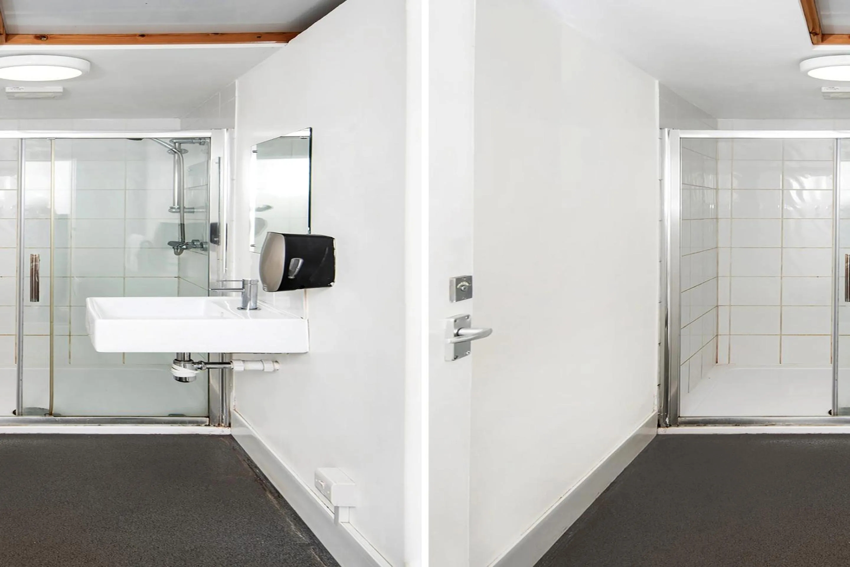 Bathroom in Chris's Motel