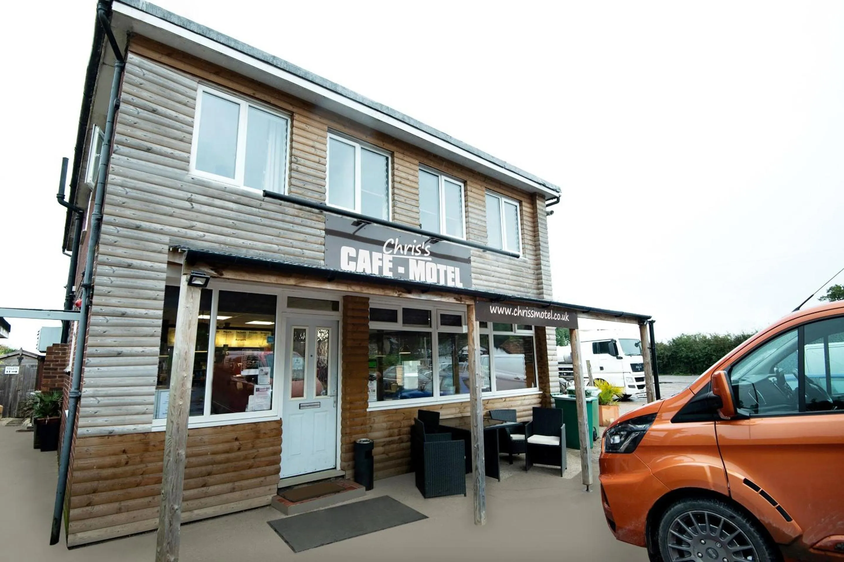 Facade/entrance in Chris's Motel