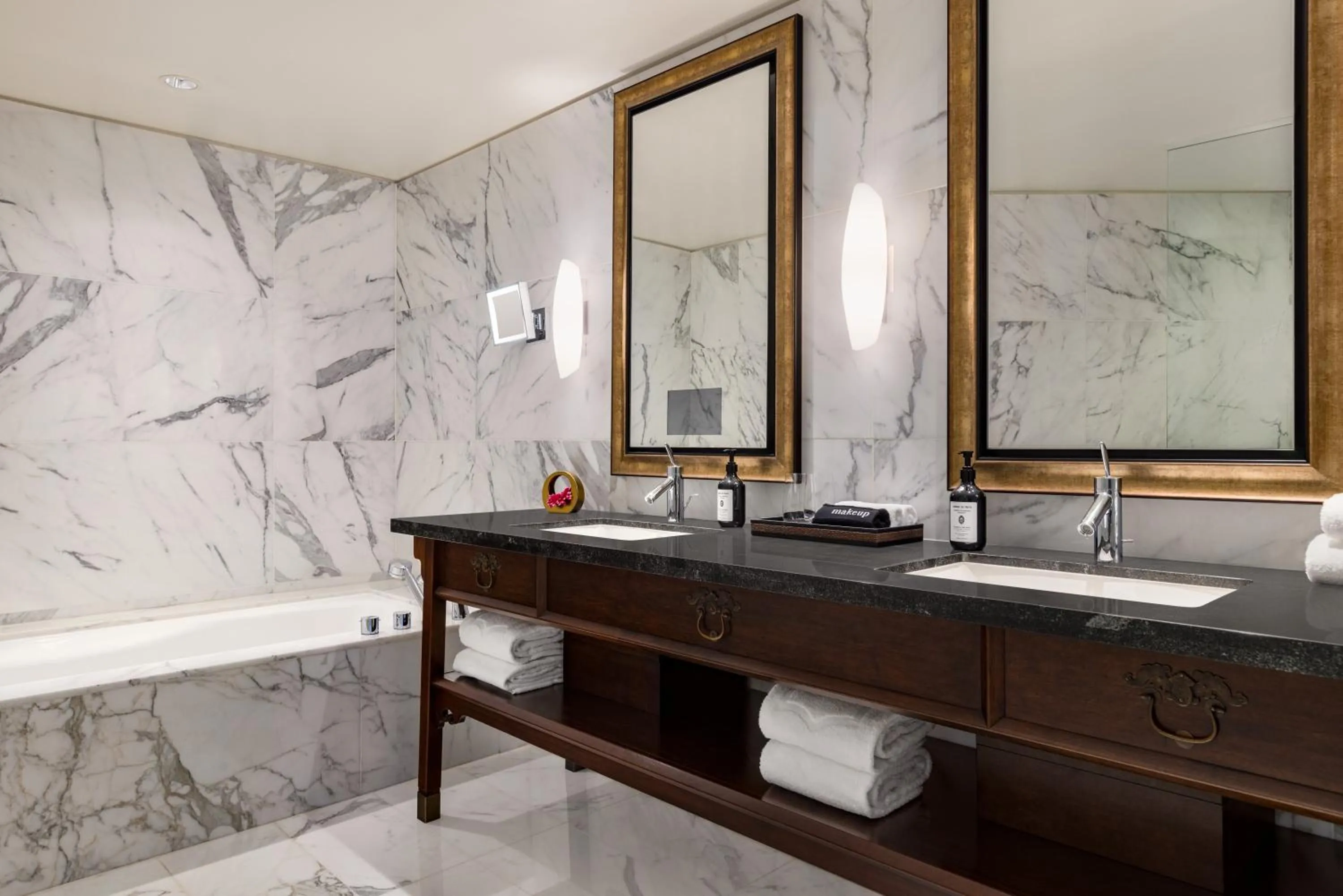 Shower in Hyatt Vancouver Downtown Alberni