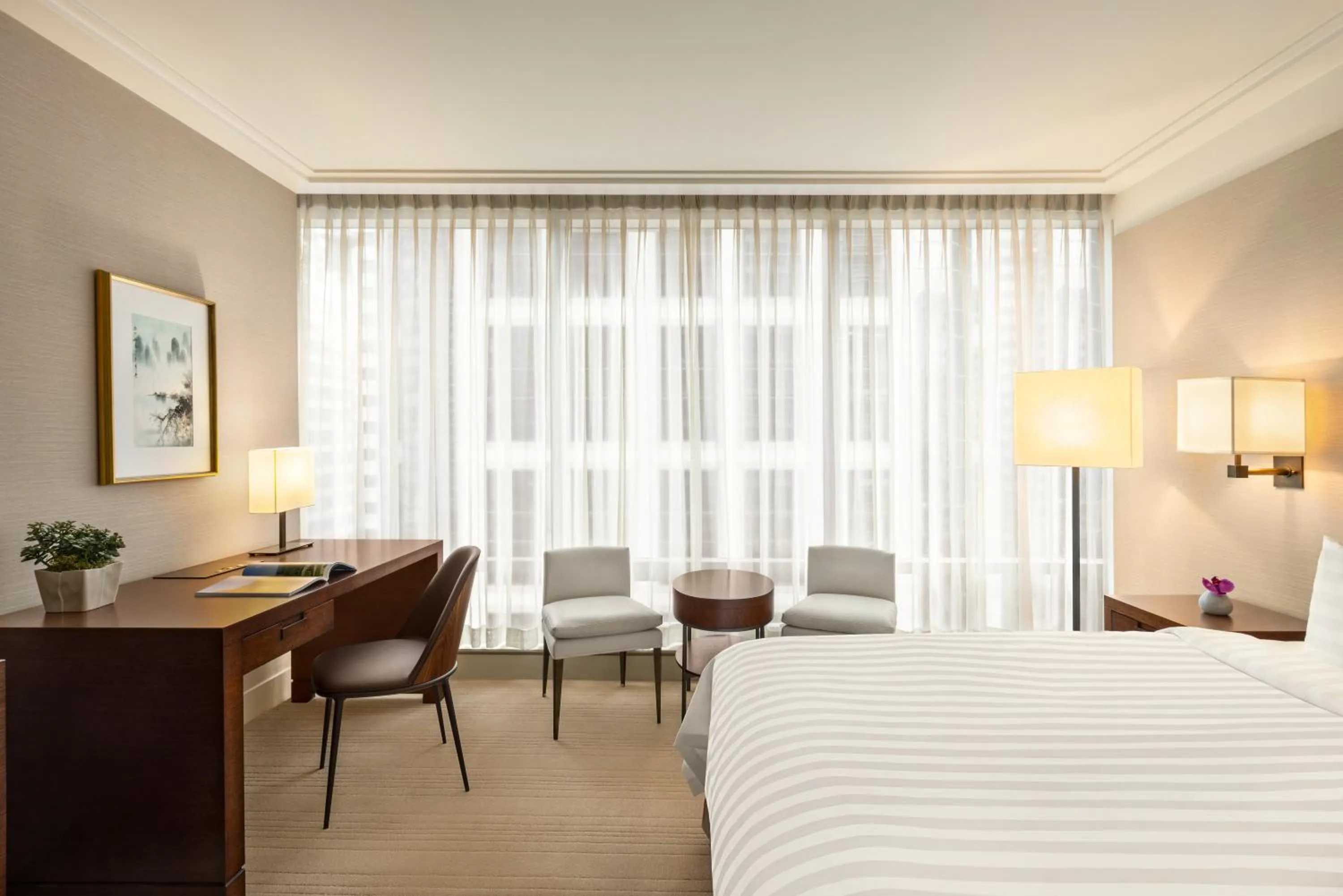 Bedroom, Bed in Shangri-La Vancouver