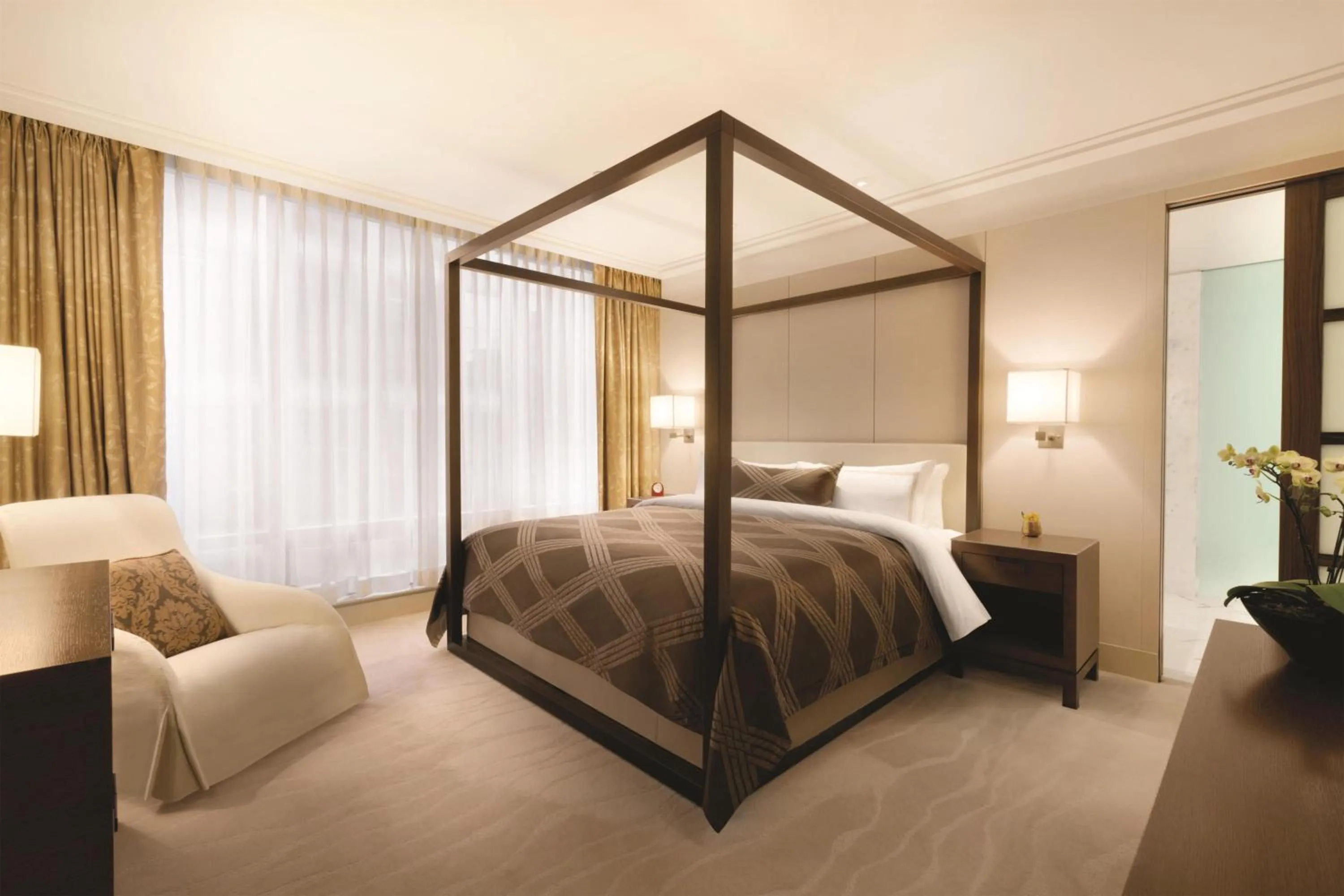 Photo of the whole room, Bed in Hyatt Vancouver Downtown Alberni