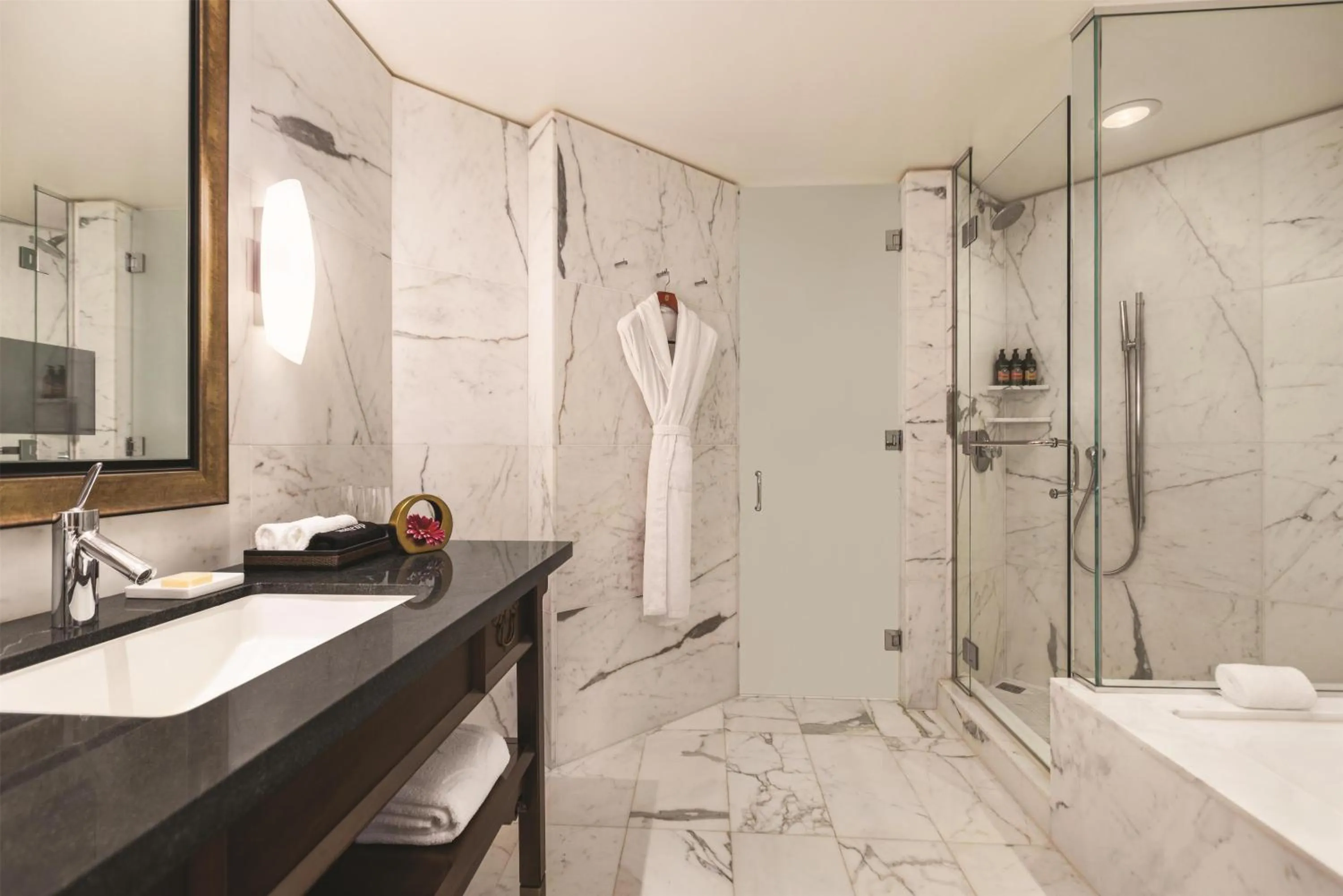 Photo of the whole room in Hyatt Vancouver Downtown Alberni