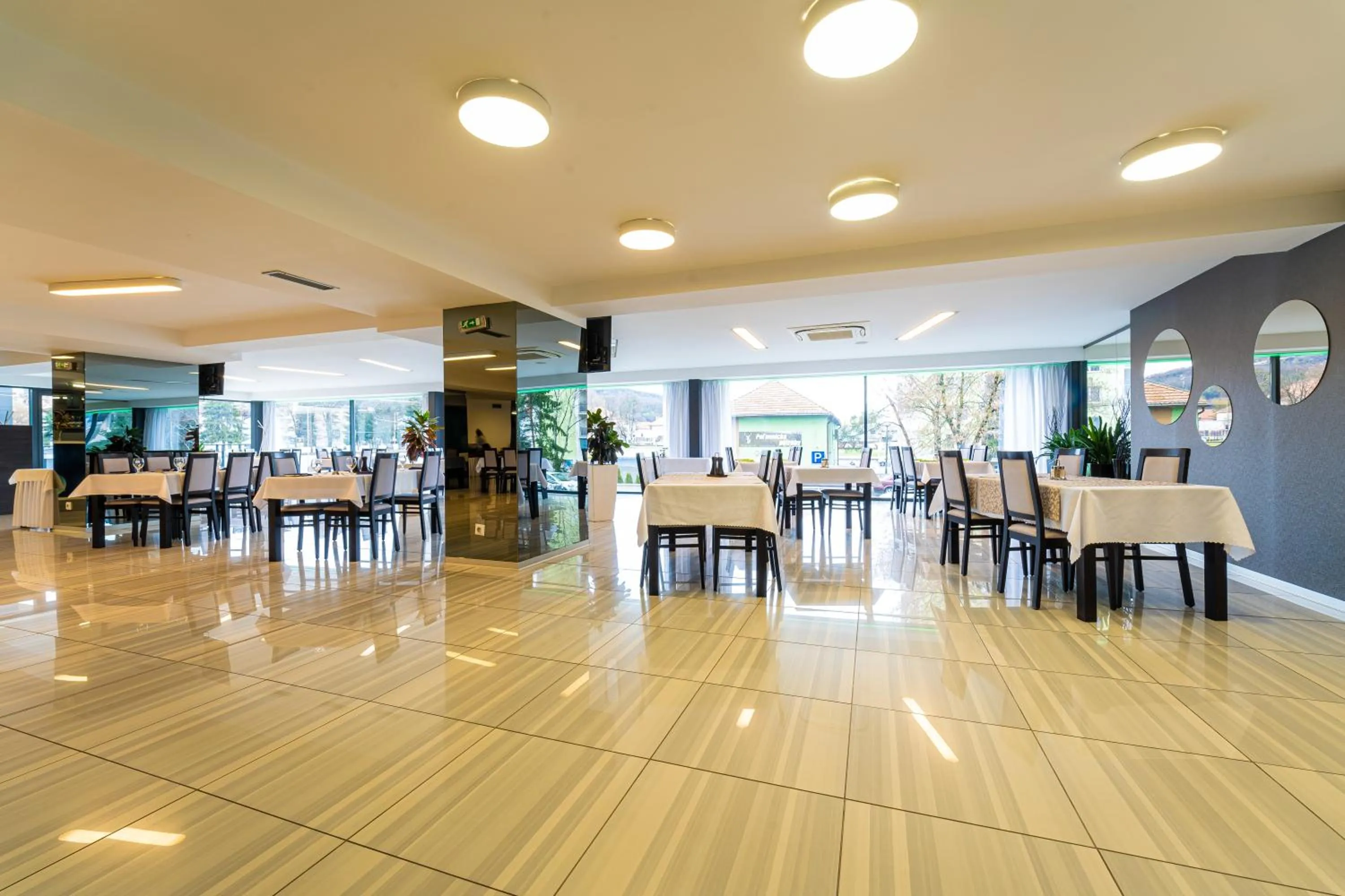 Restaurant/places to eat in Hotel Alibaba