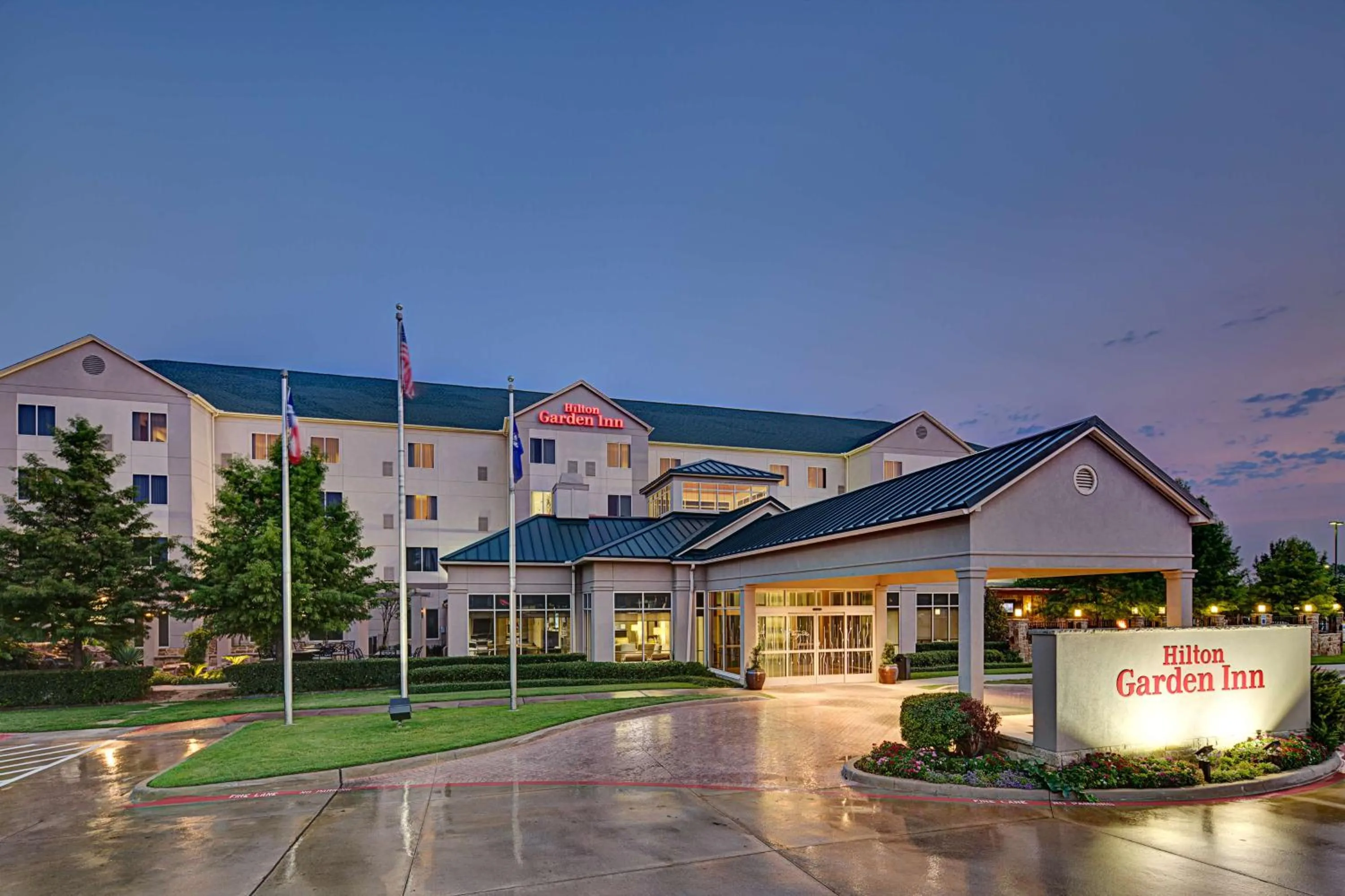 Property building in Hilton Garden Inn DFW Airport South