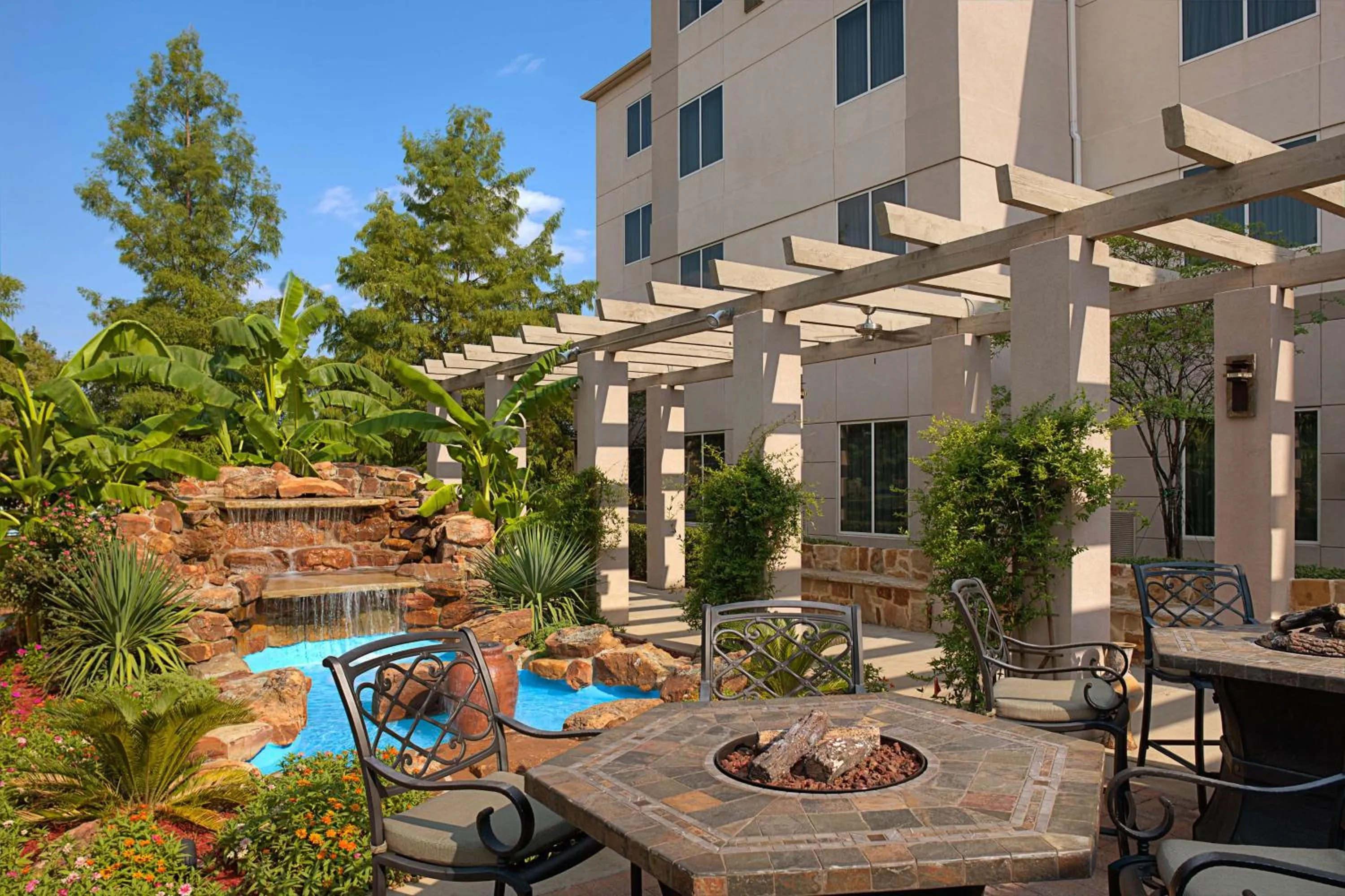 Property building in Hilton Garden Inn DFW Airport South