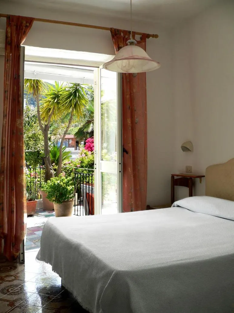 Garden, Bed in Hotel la Maggioressa