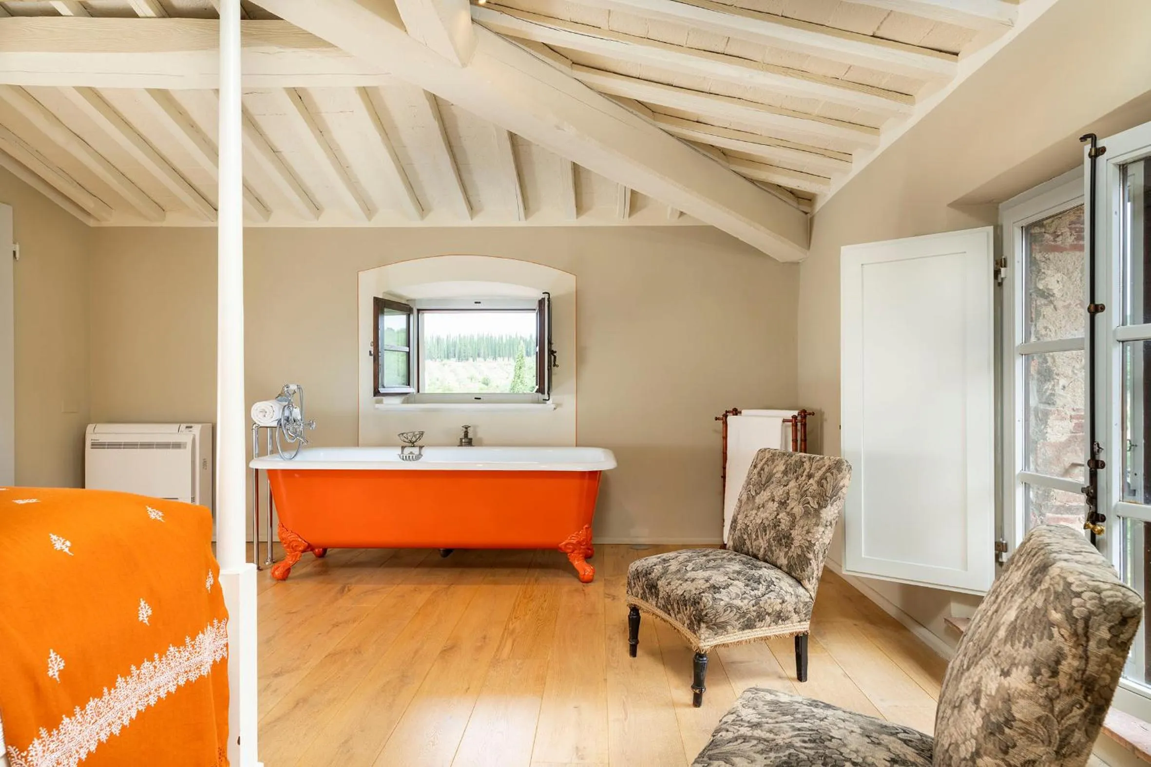 Bed in Castello di Fonterutoli Wine Resort