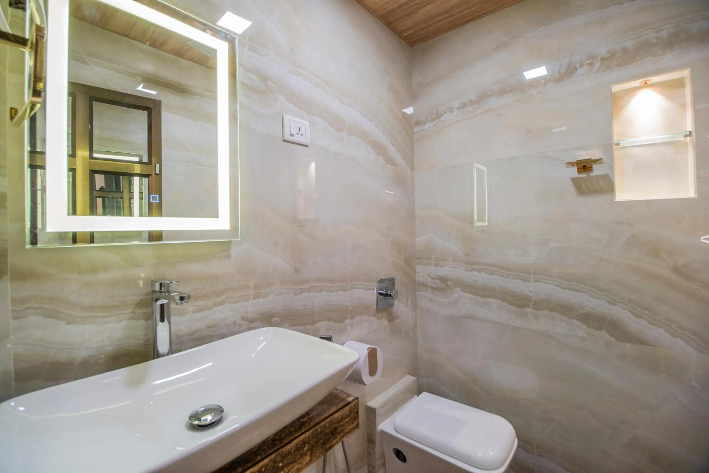 Shower in Onn Shelter Inn