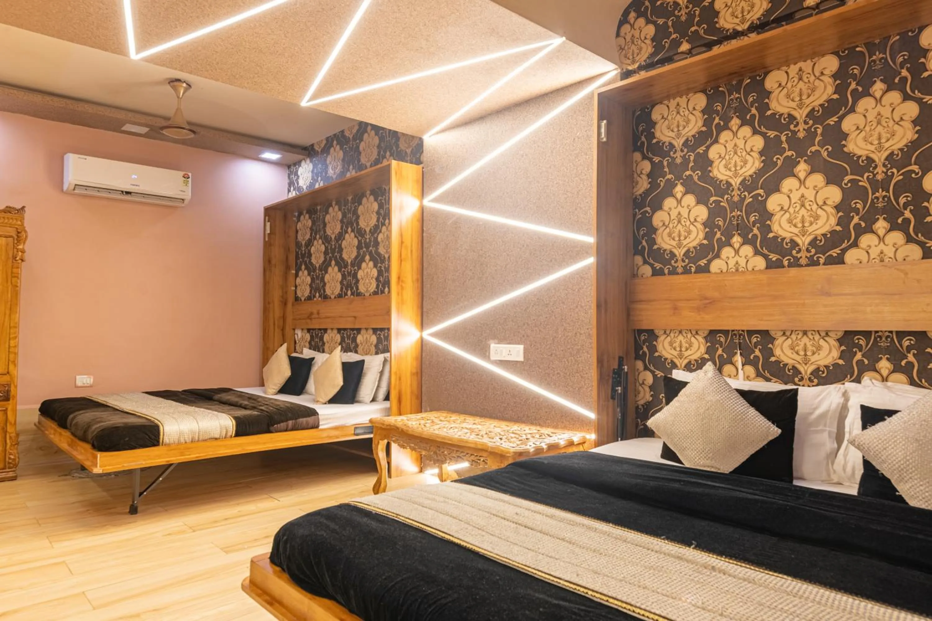 Bed in Onn Shelter Inn