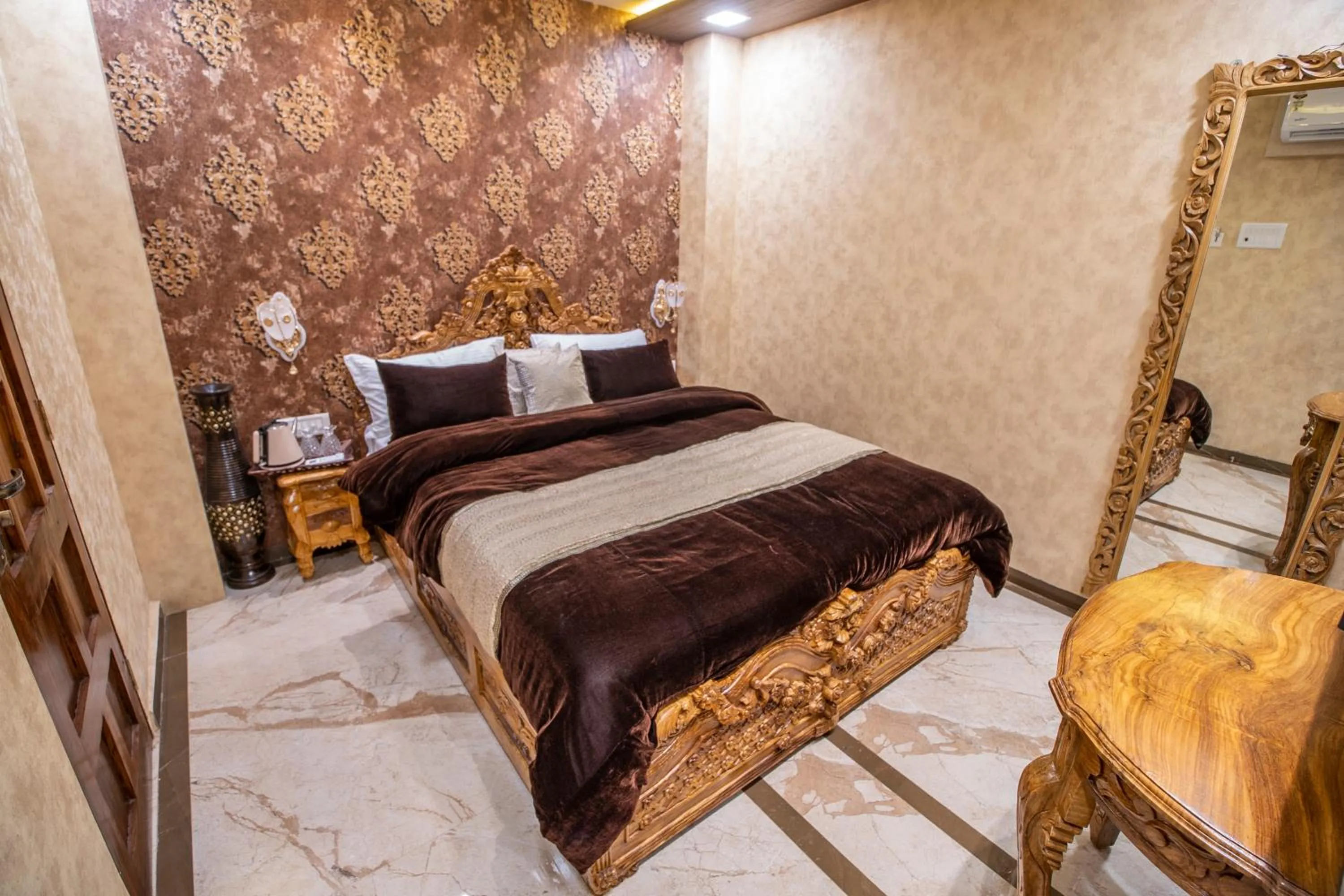 Bed in Onn Shelter Inn