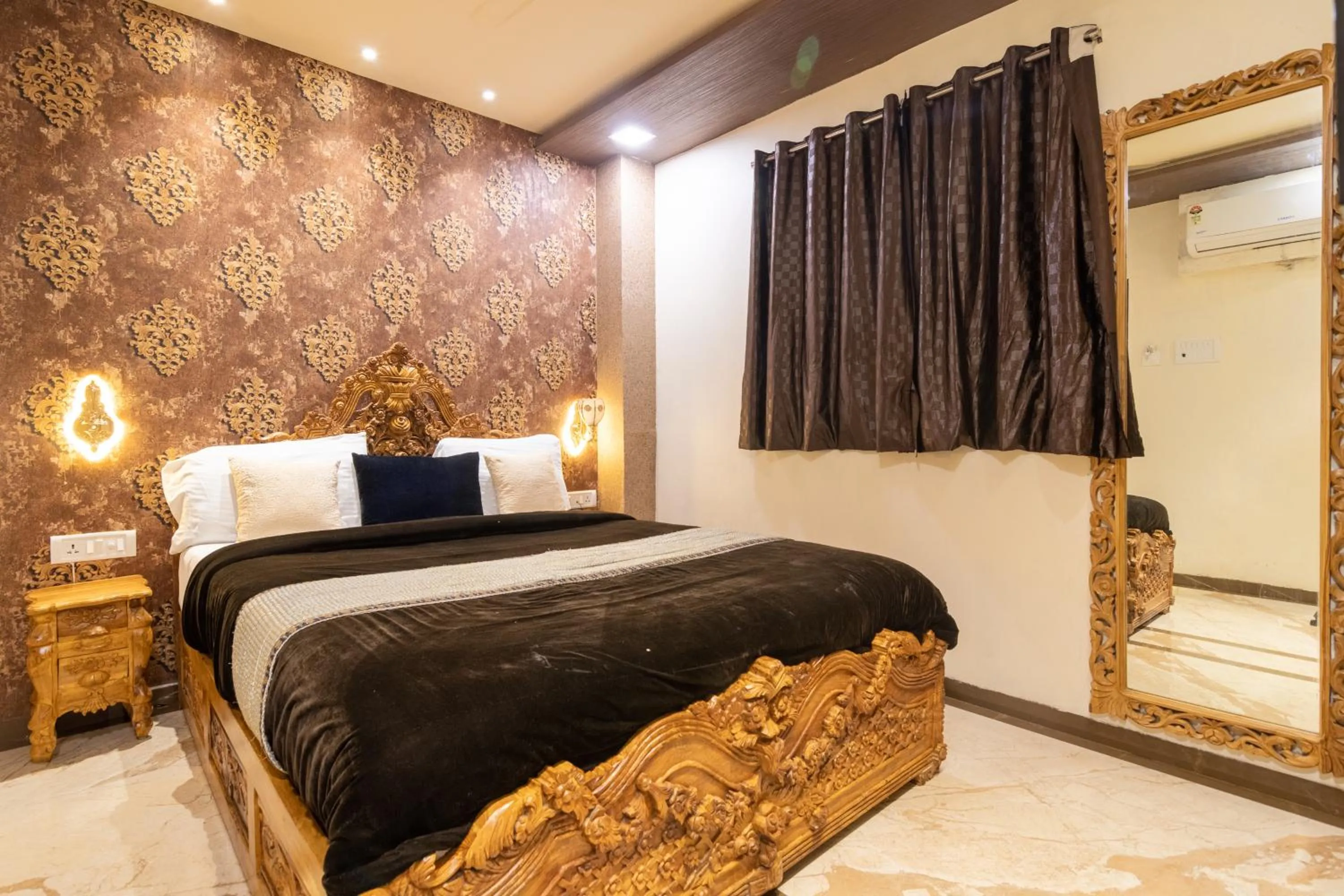 Bed in Onn Shelter Inn