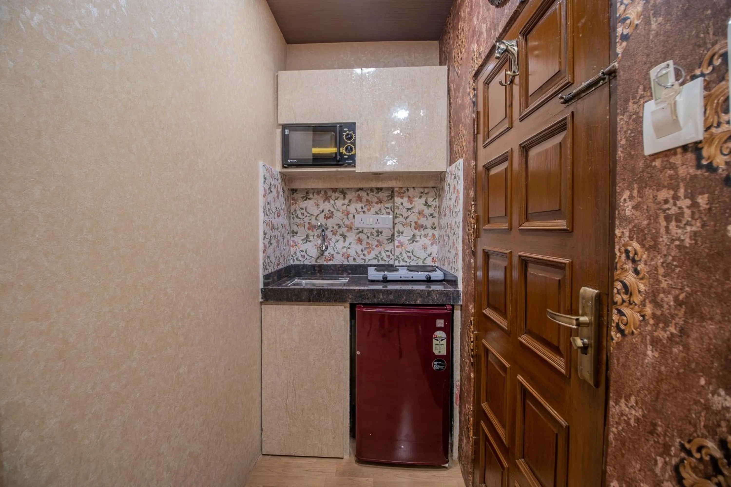 Kitchen or kitchenette in Onn Shelter Inn