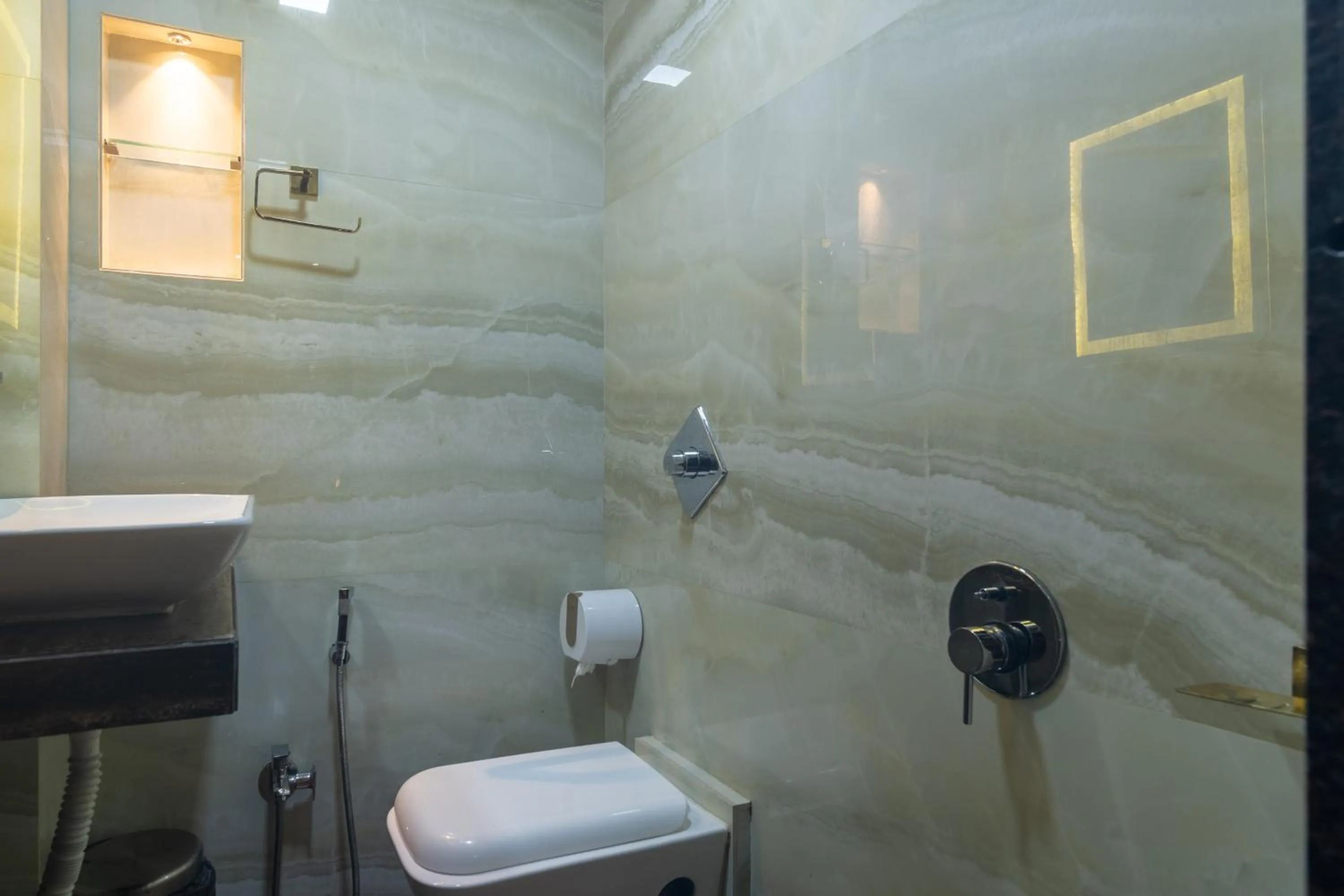 Bathroom in Onn Shelter Inn