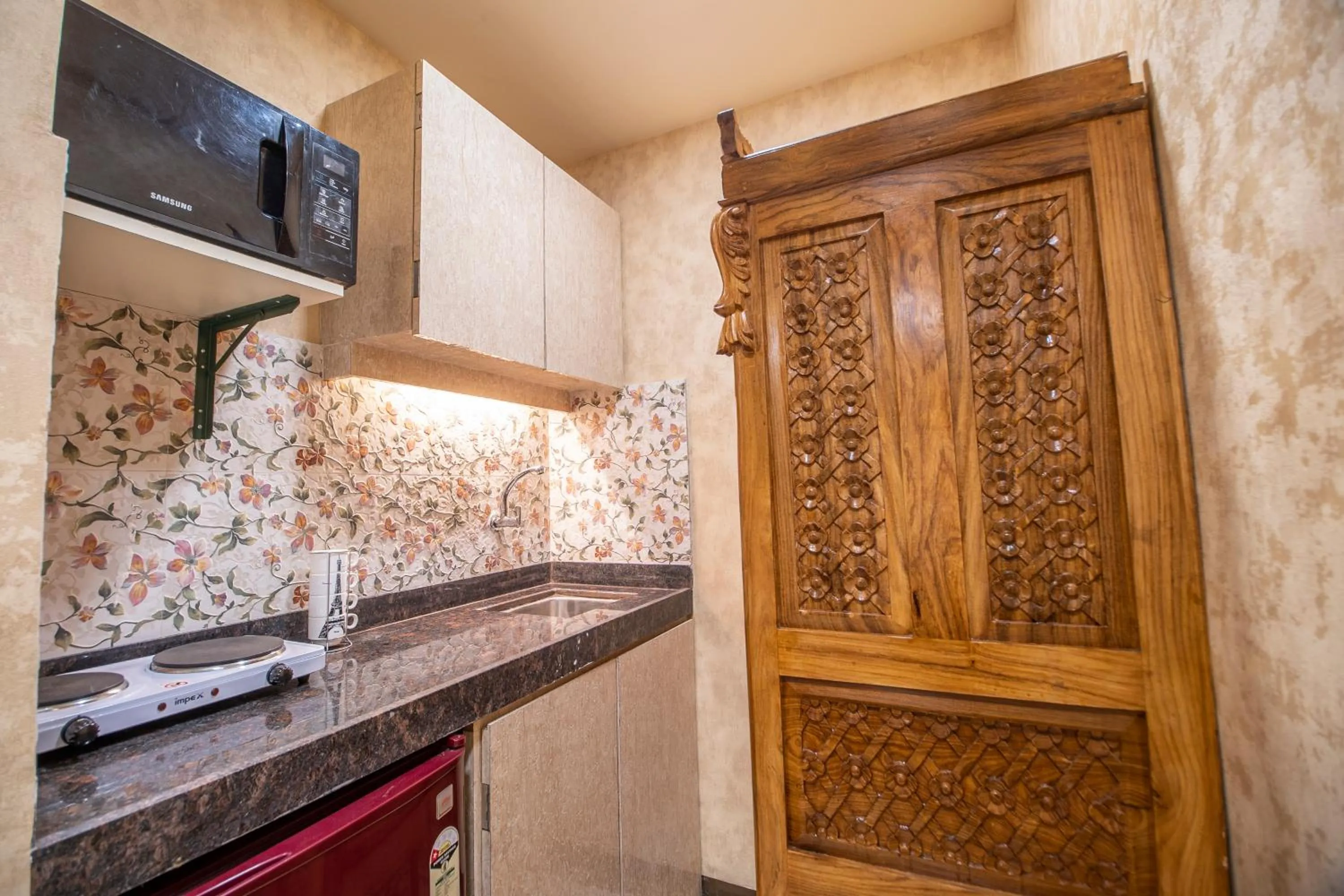 Kitchen or kitchenette in Onn Shelter Inn