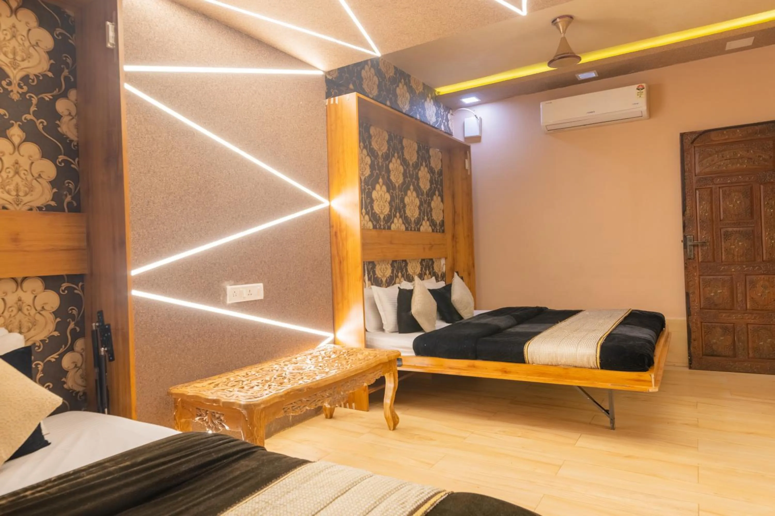 Bed in Onn Shelter Inn