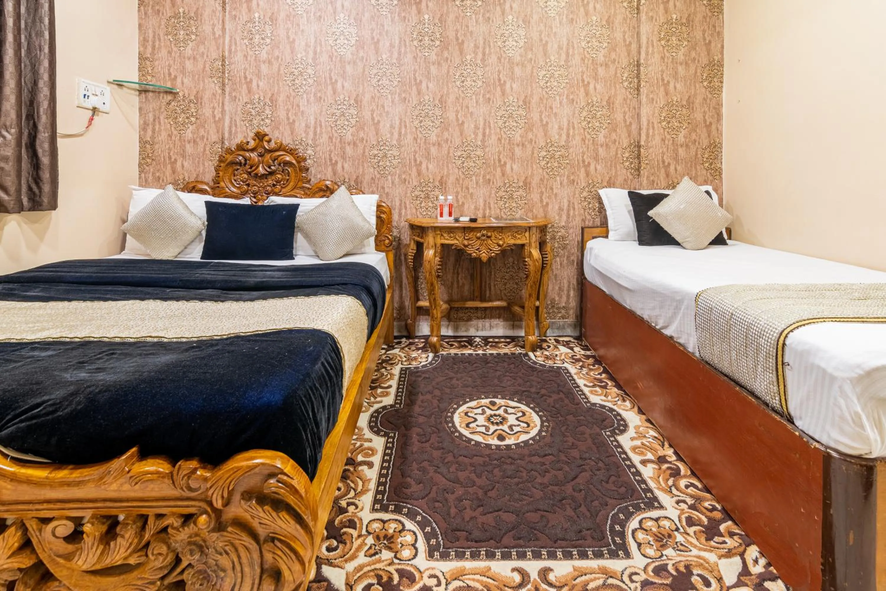 Bed in Onn Shelter Inn