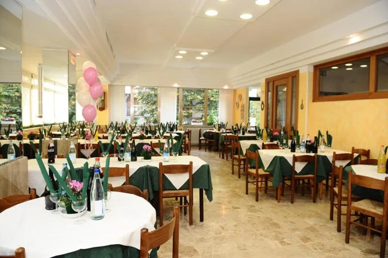 Restaurant/places to eat in Hotel Verdemare