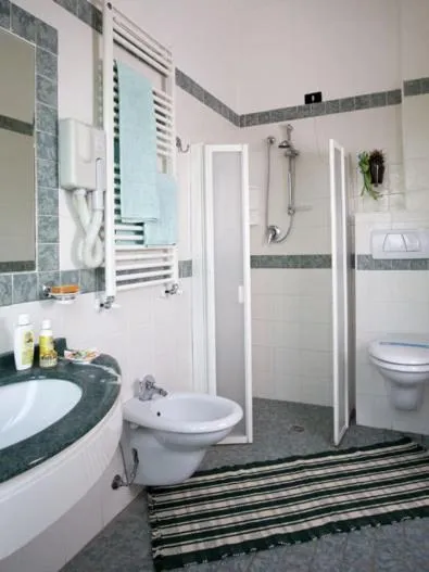 Shower in Hotel Verdemare