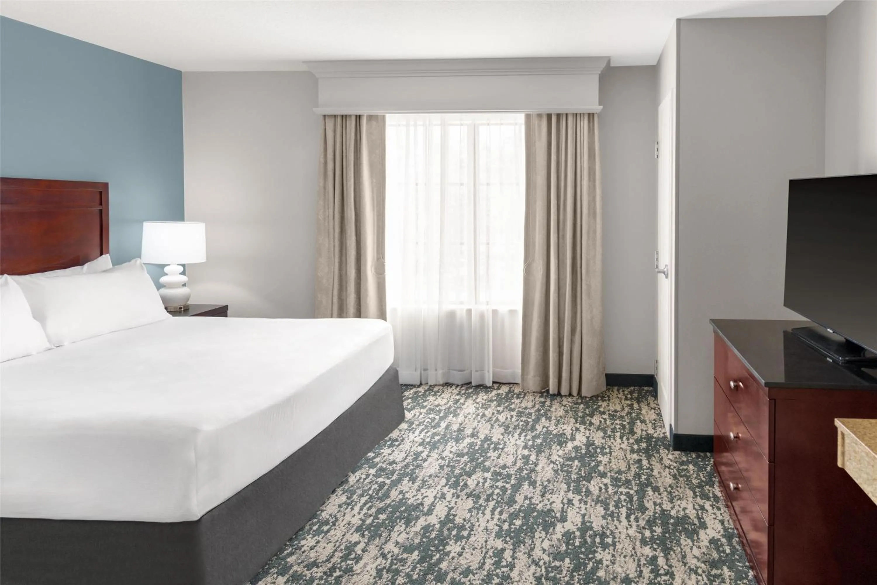 Bed in Embassy Suites Fort Myers - Estero