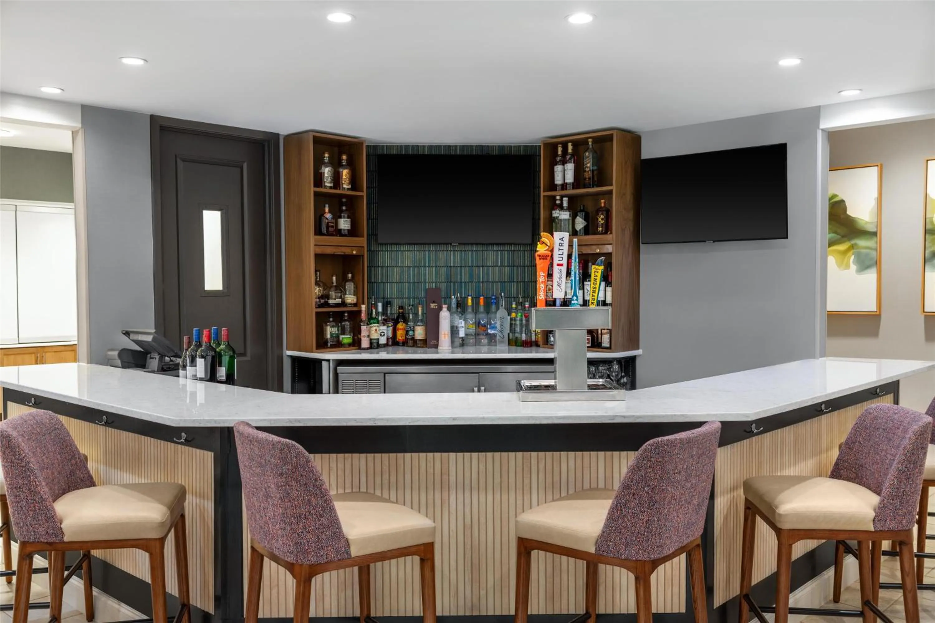 Lounge or bar in Embassy Suites Fort Myers - Estero