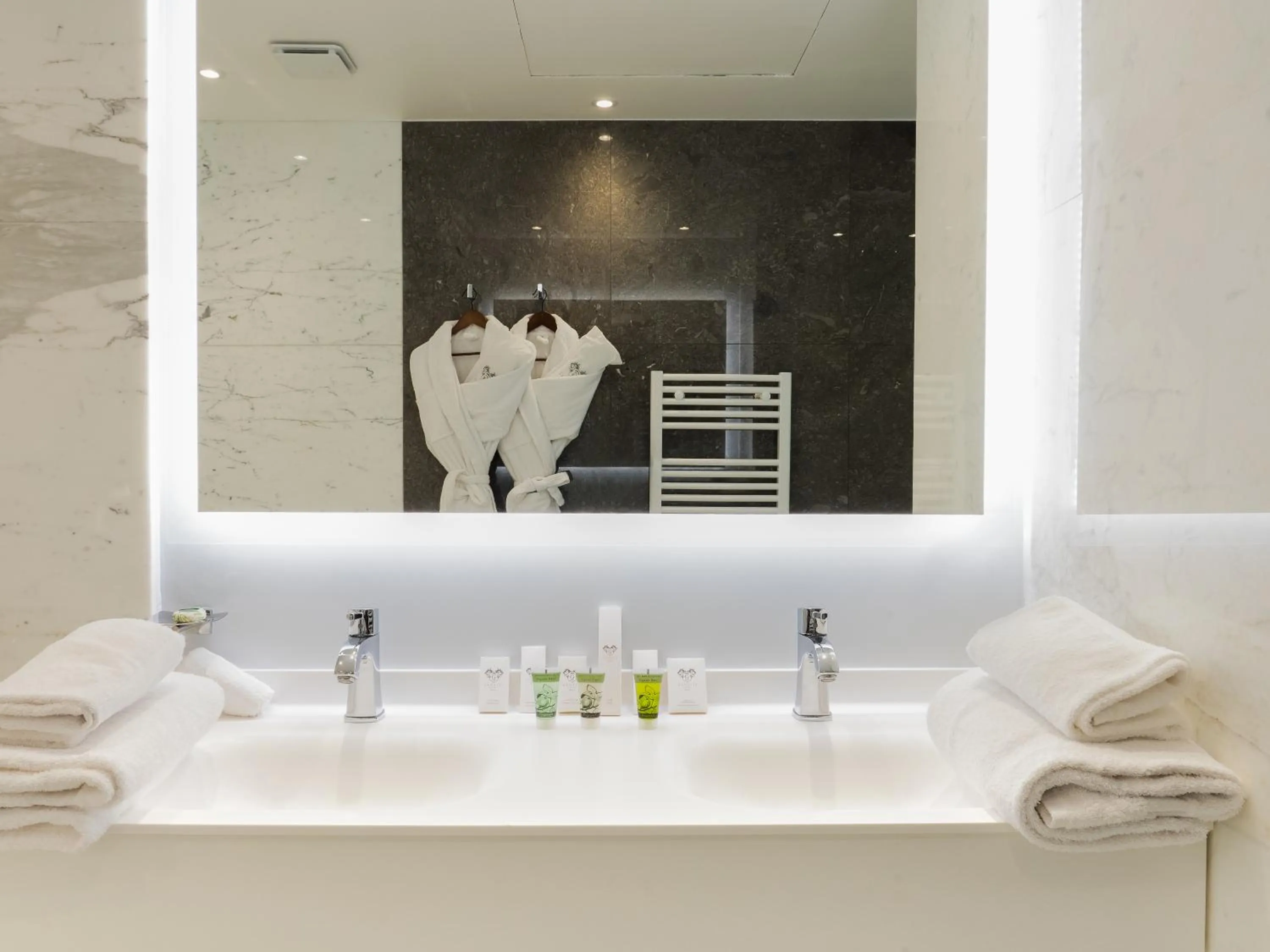 Shower in Villa Genesis