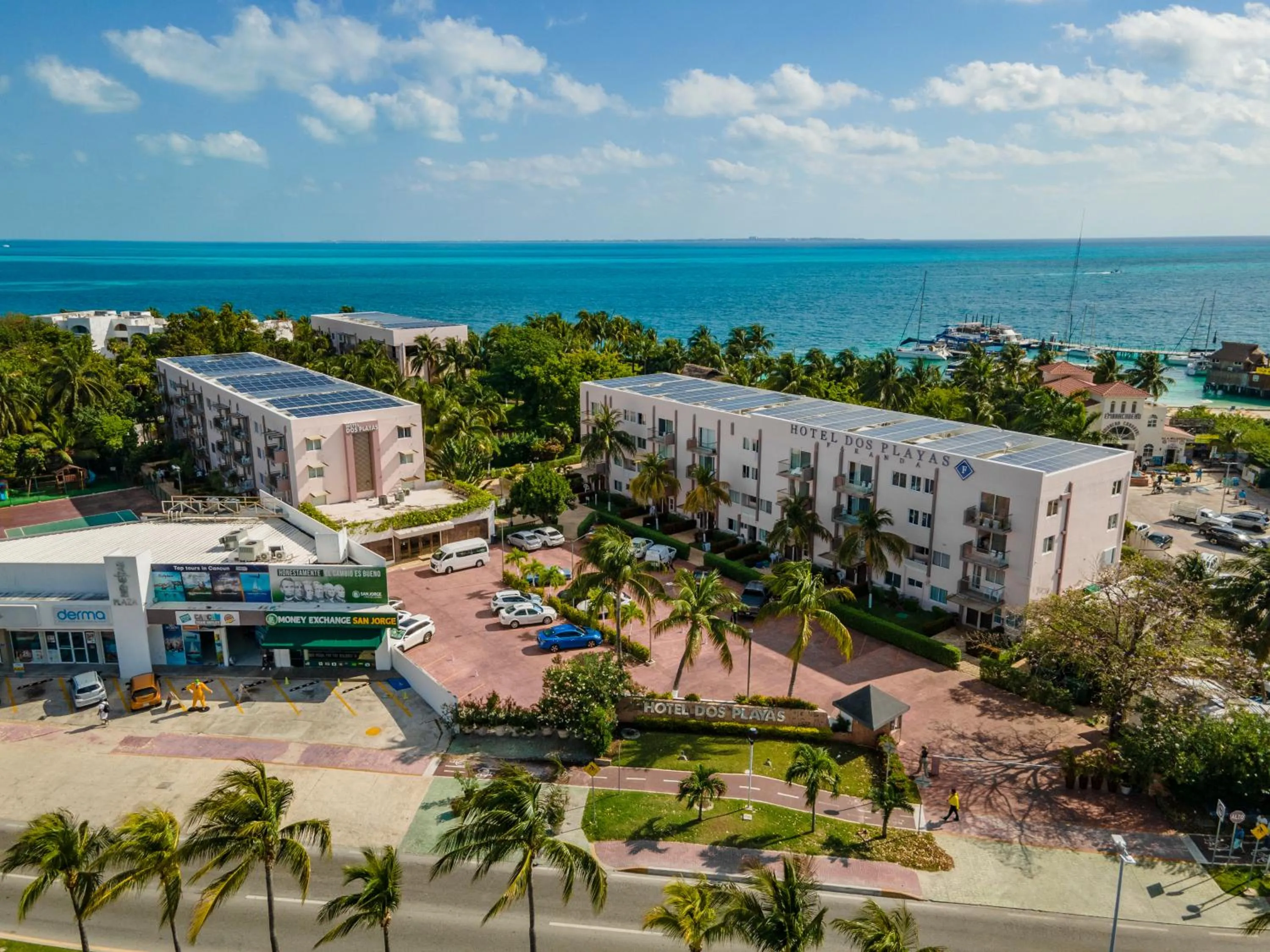 Street view in Hotel Dos Playas Faranda Cancún