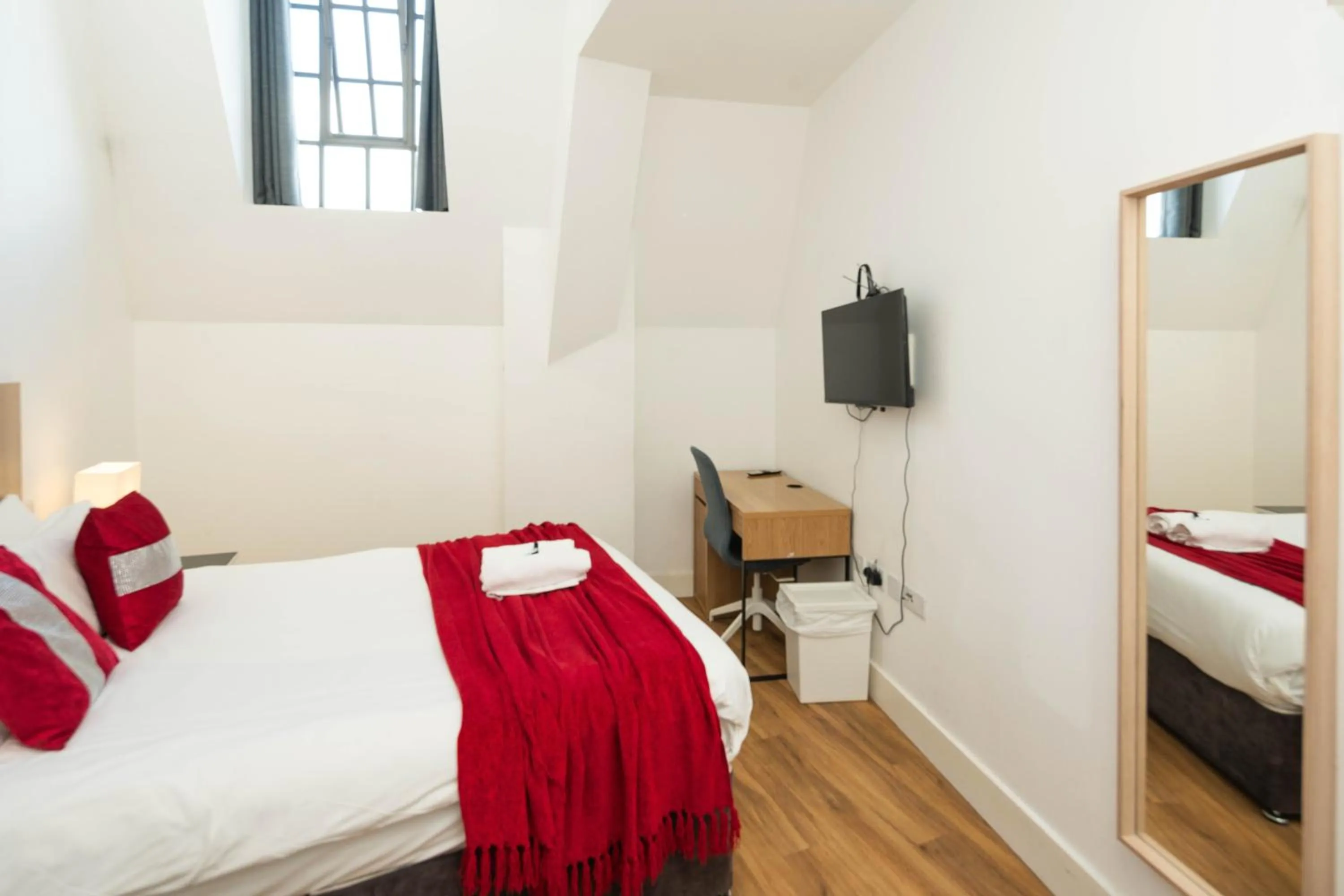 Bedroom, Bed in London City Hotel