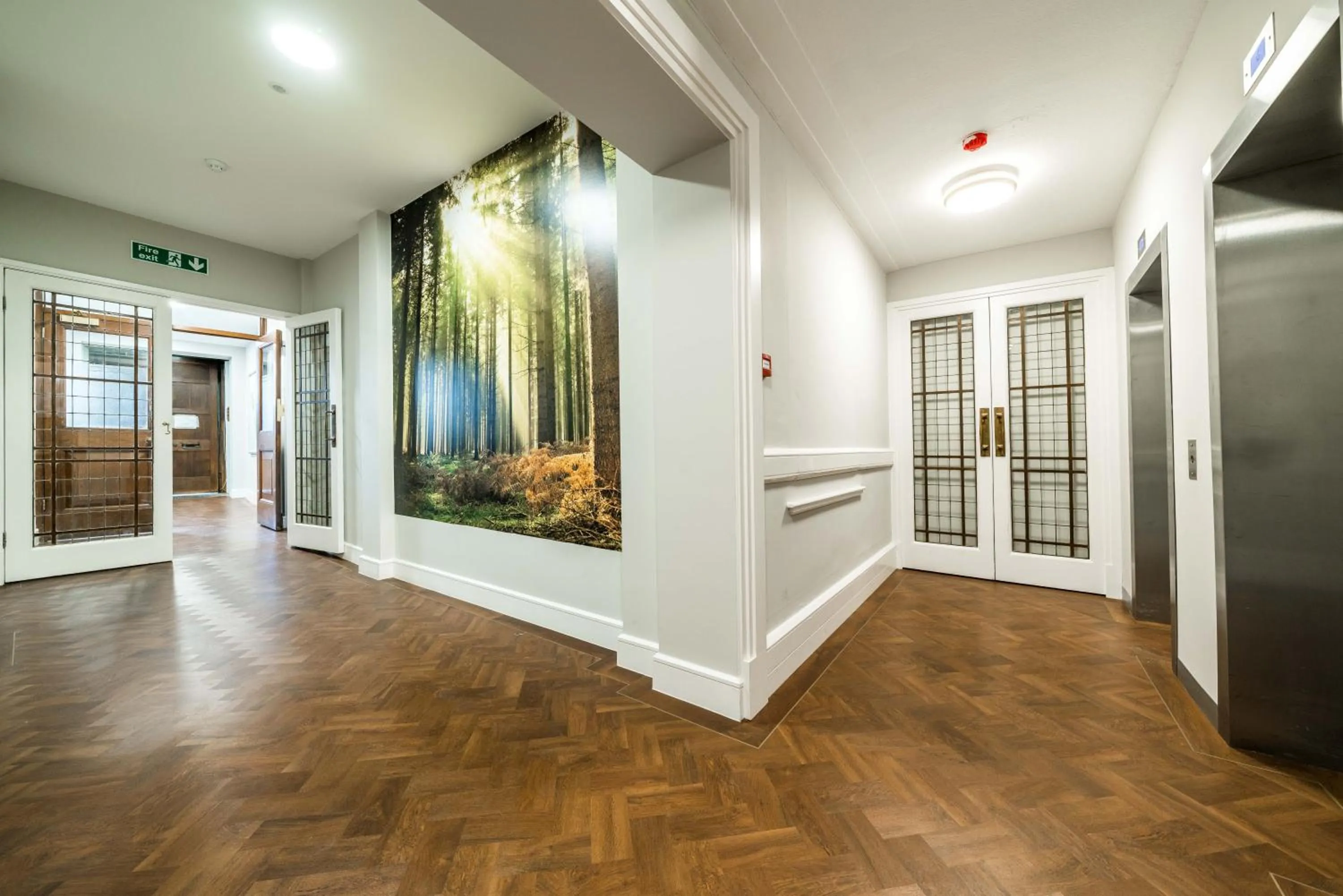 Communal lounge/ TV room in London City Hotel