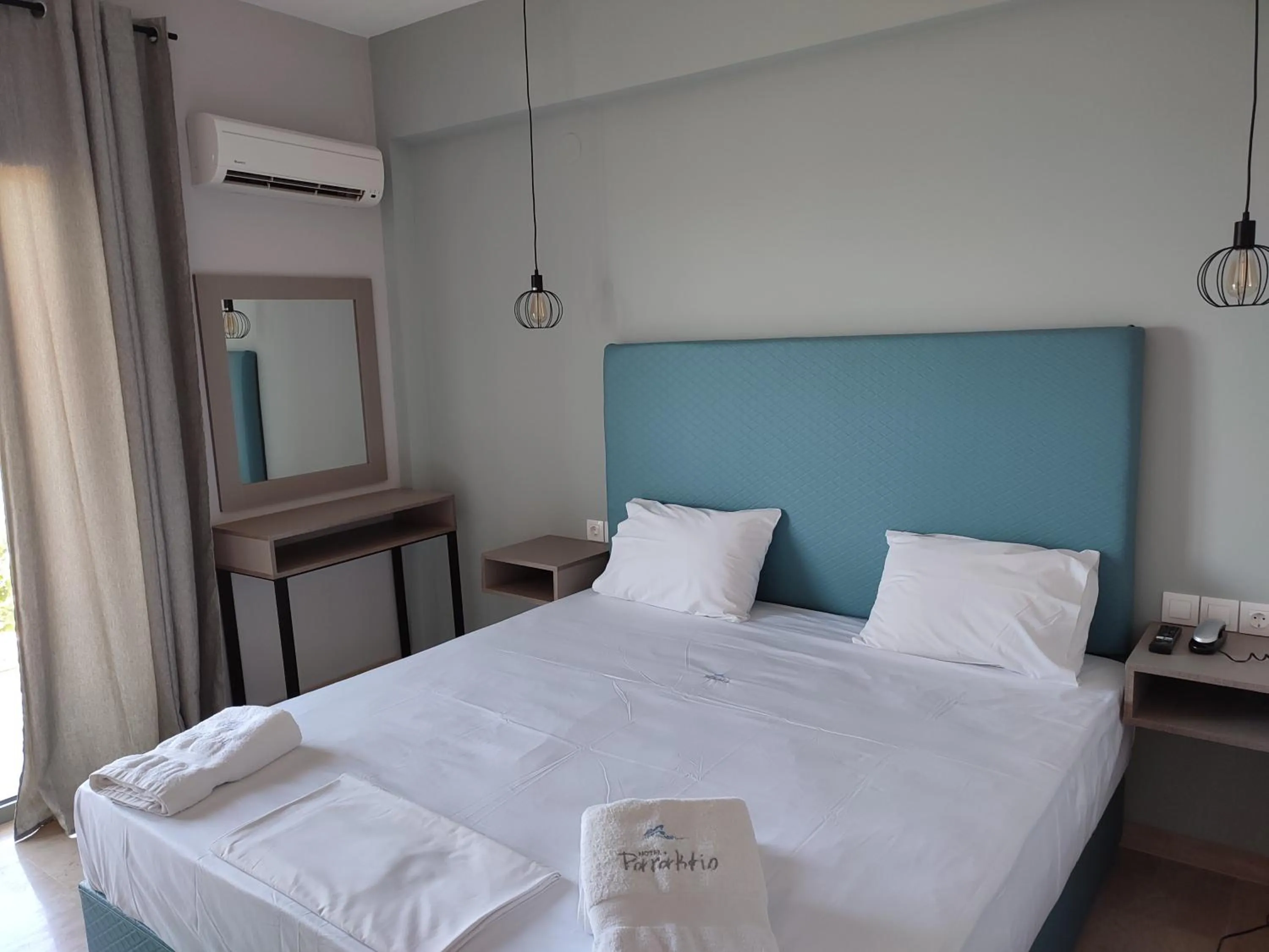 Bed in Hotel Paraktio