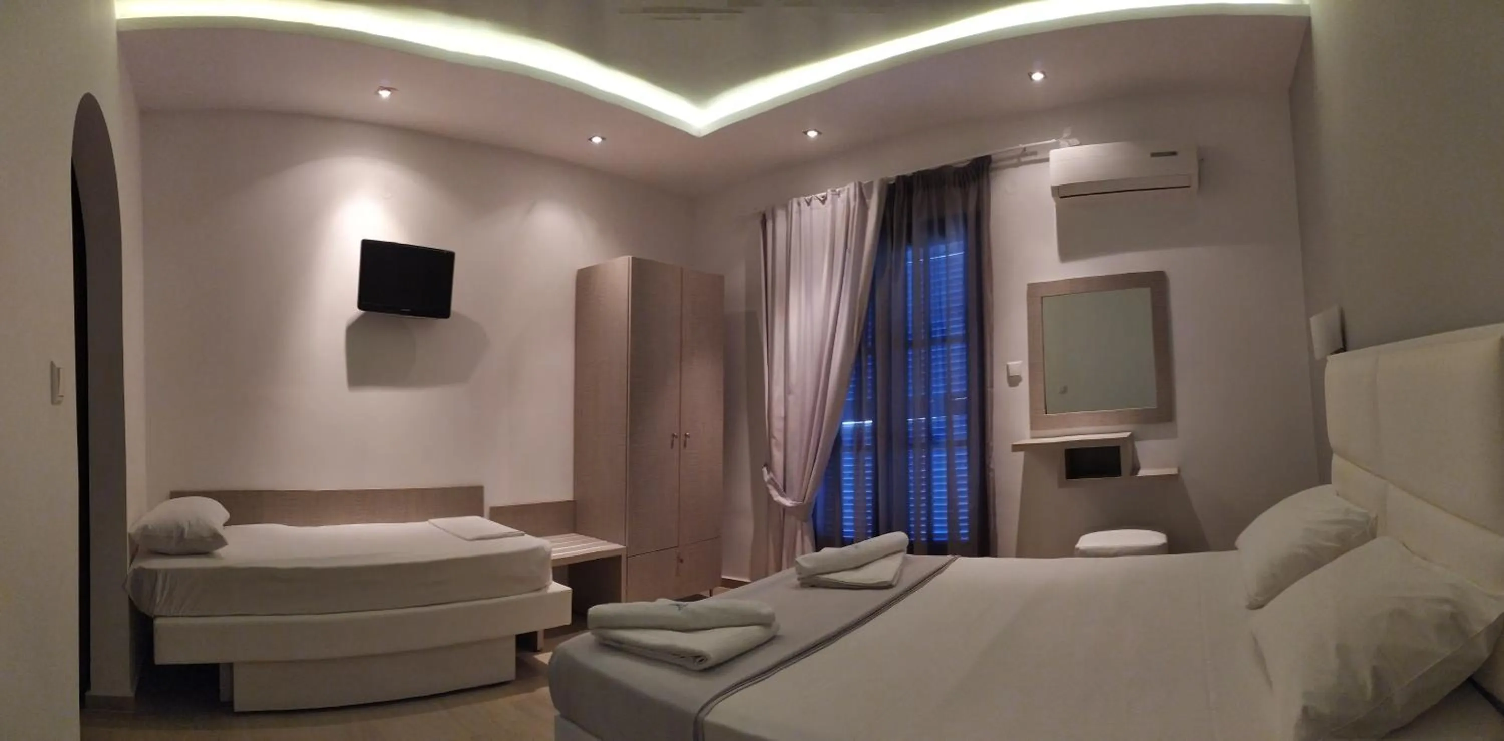 Bed in Hotel Paraktio