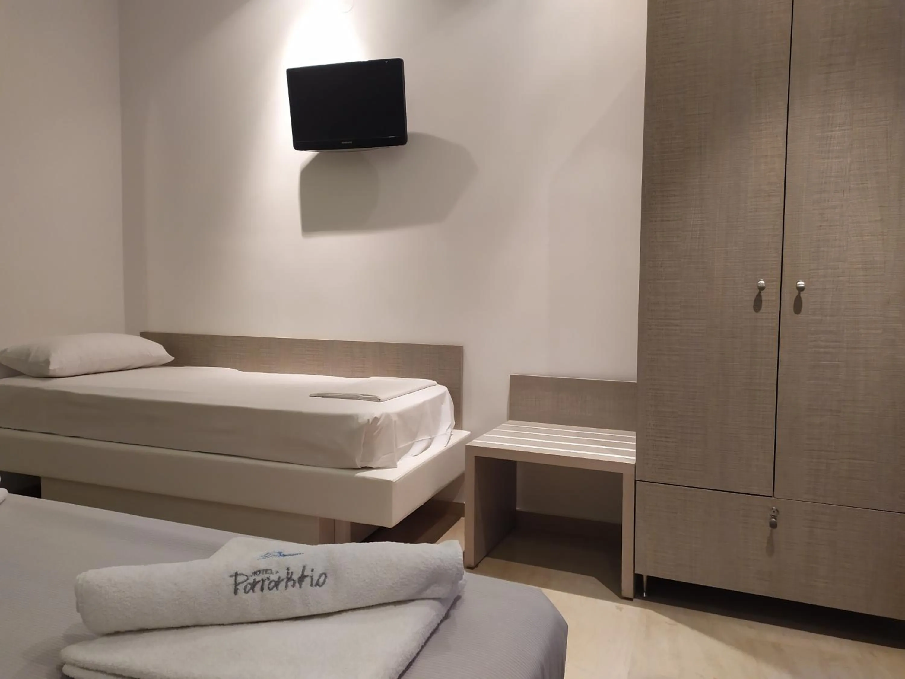 Bed in Hotel Paraktio