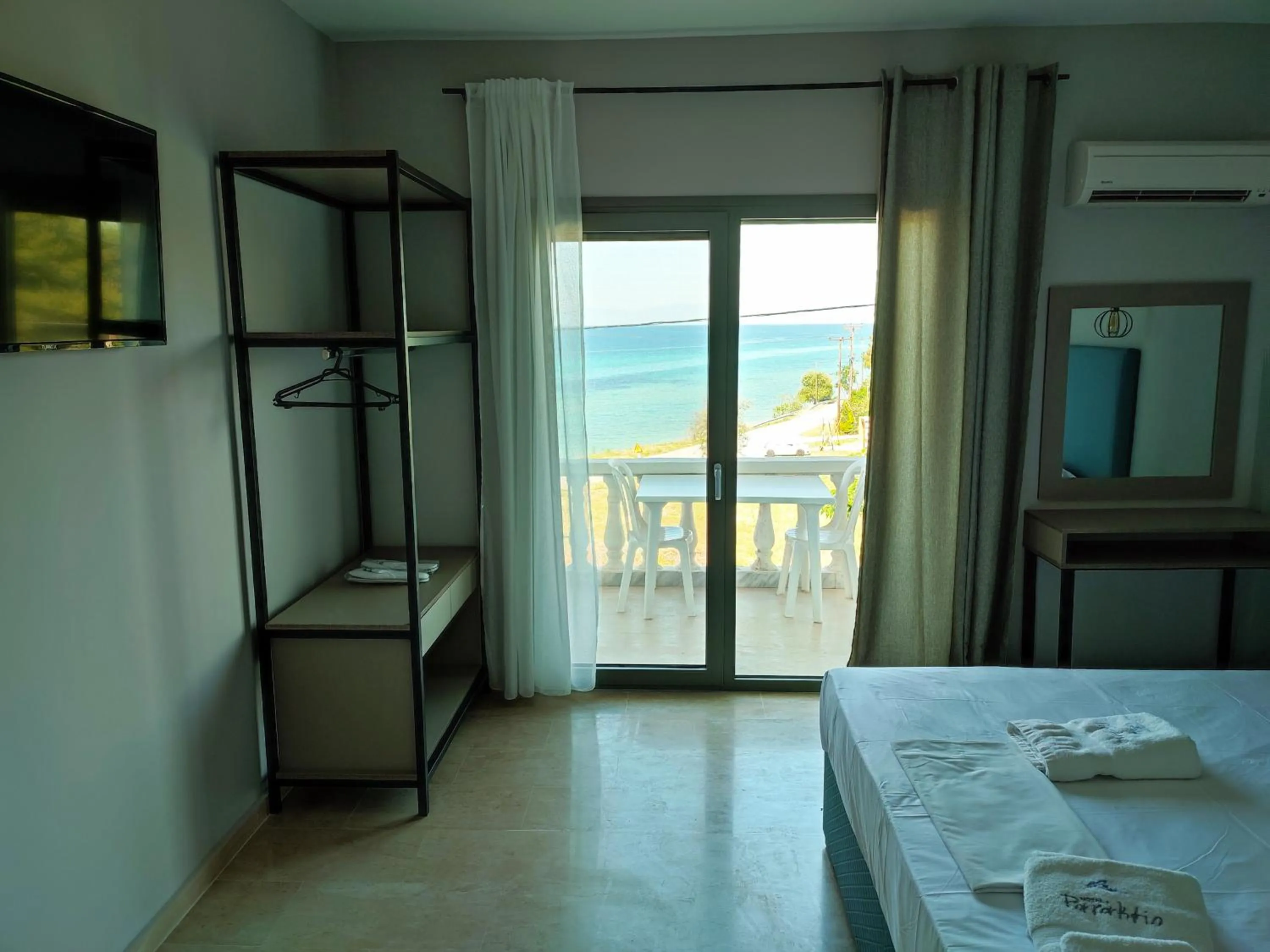 Bed in Hotel Paraktio