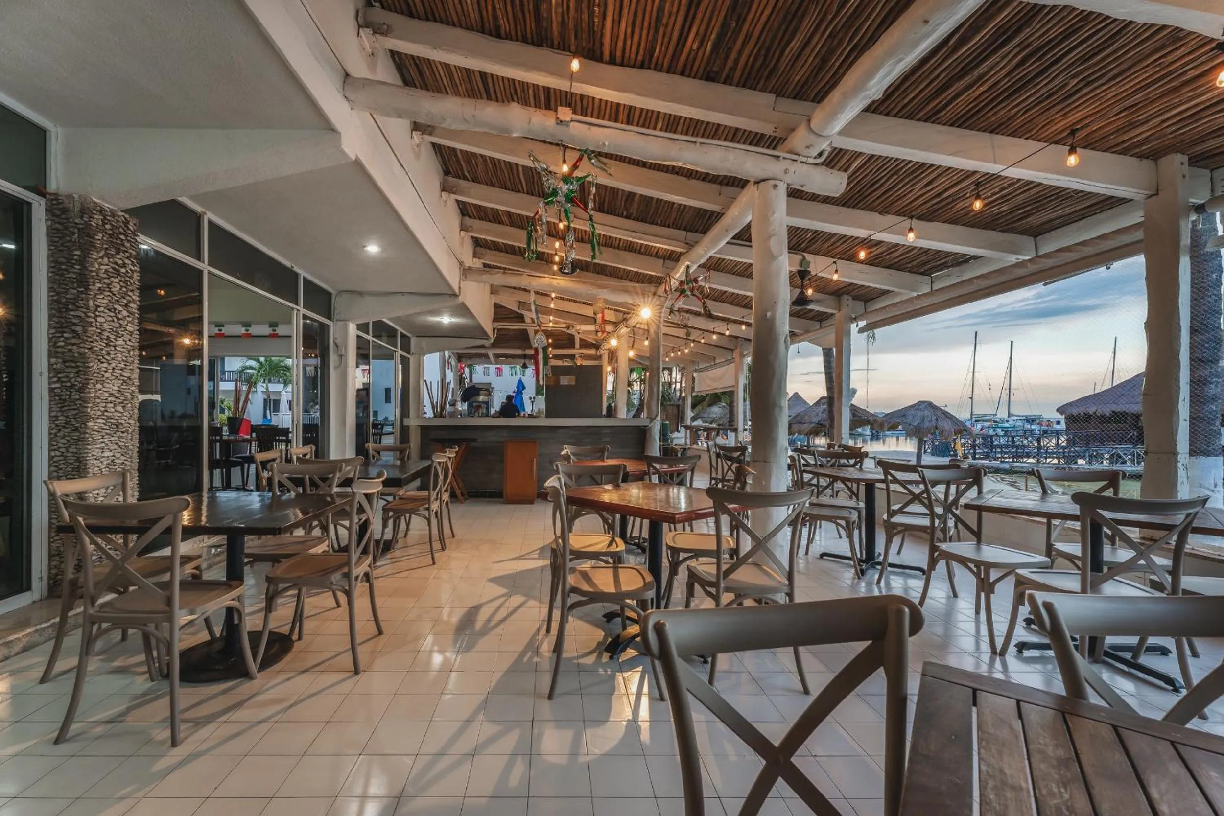 Restaurant/places to eat in Imperial Las Perlas