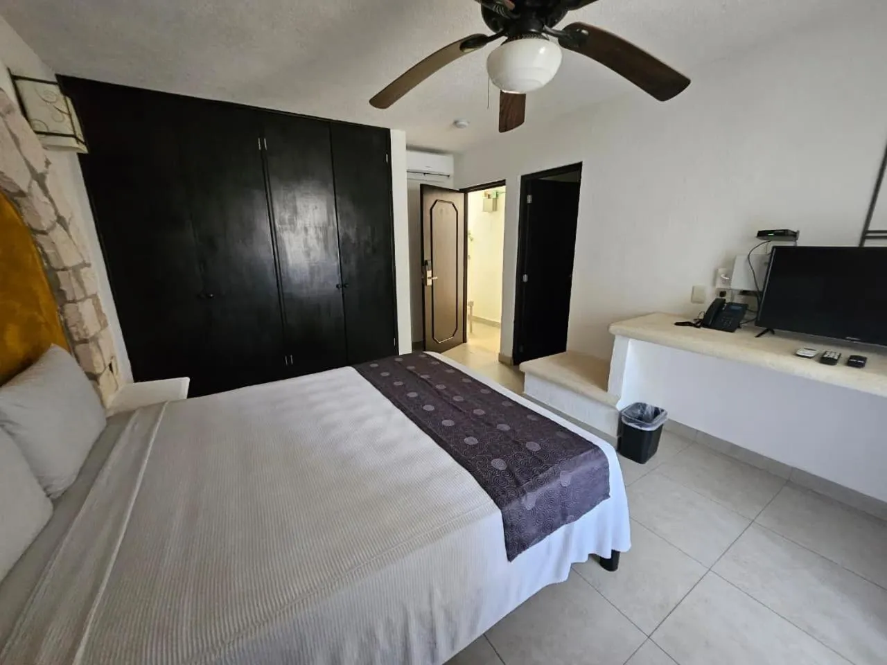 TV and multimedia, Bed in Tukan Hotel Playa del Carmen