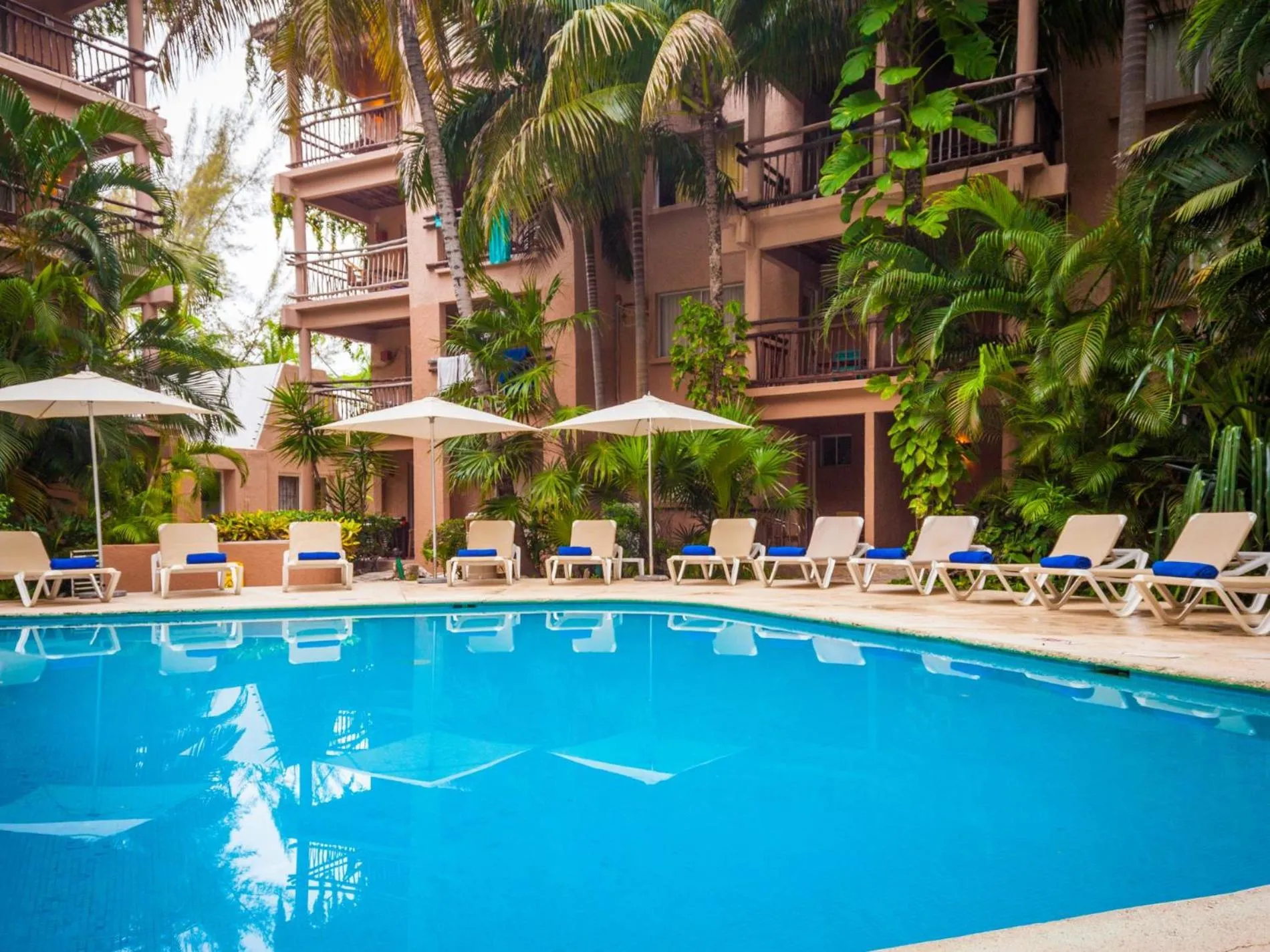 Swimming pool in Tukan Hotel Playa del Carmen