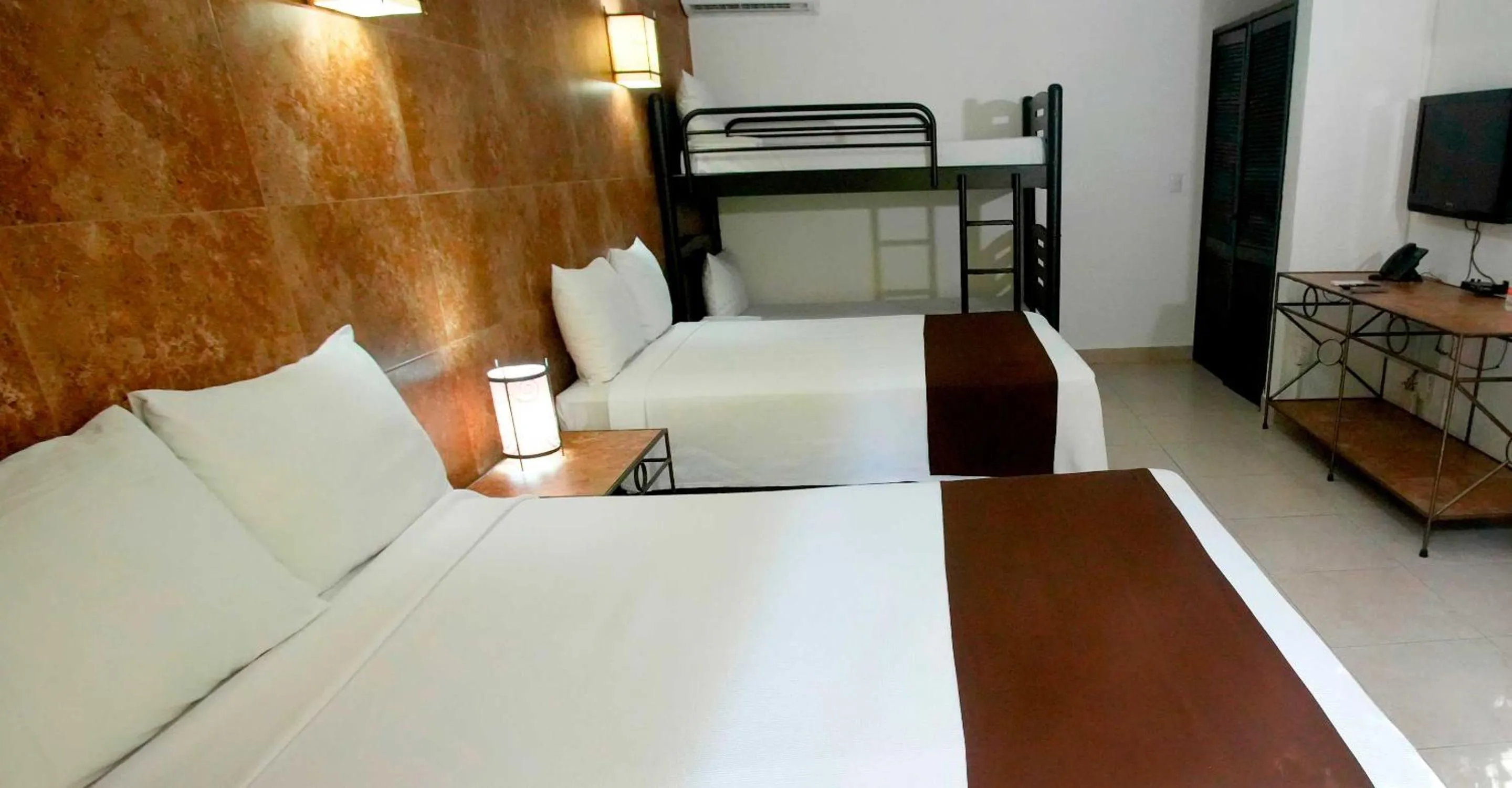 Photo of the whole room, Bed in Tukan Hotel Playa del Carmen