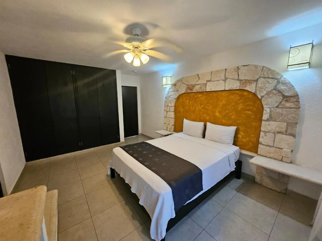 Photo of the whole room, Bed in Tukan Hotel Playa del Carmen