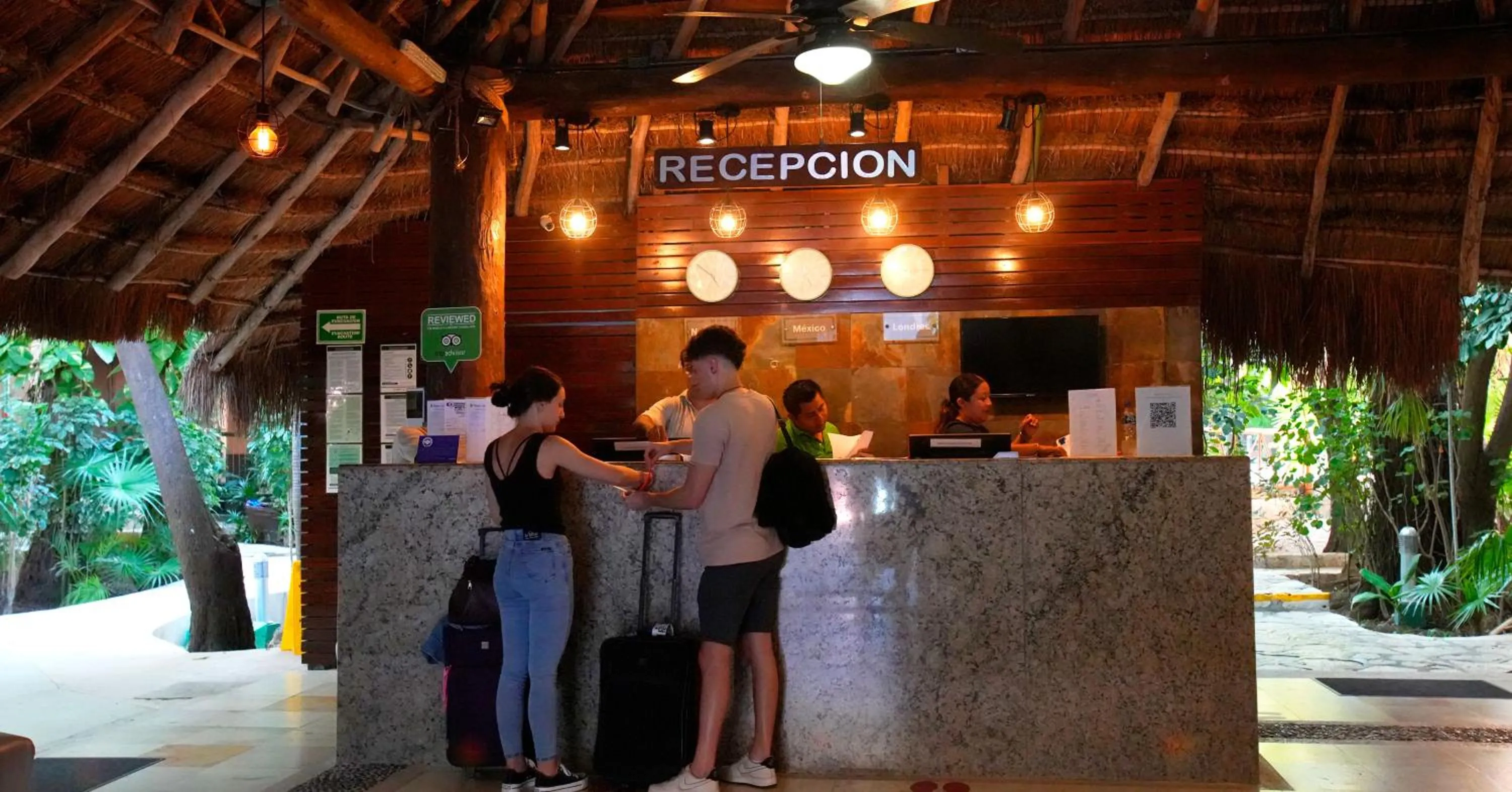 Lobby or reception in Tukan Hotel Playa del Carmen