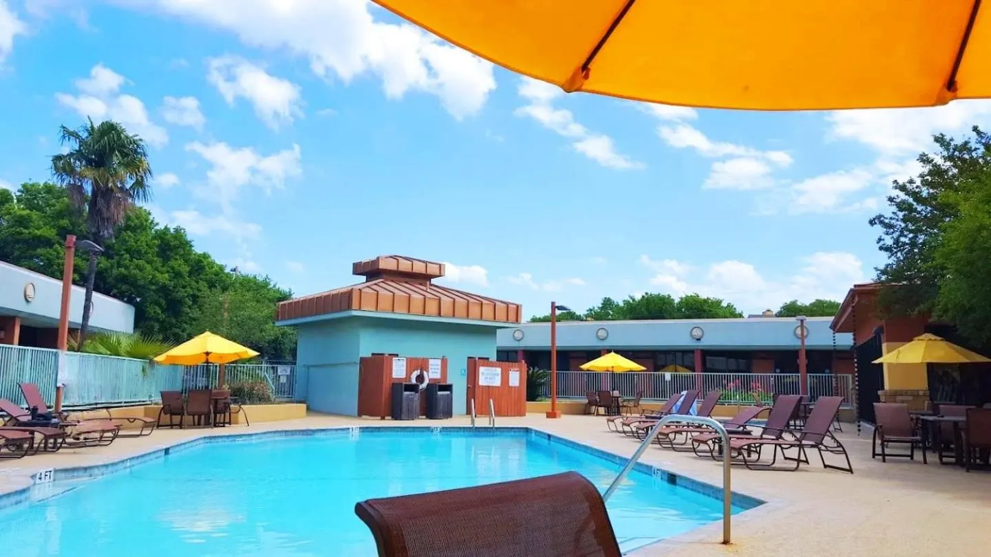 Swimming pool in Wyndham Garden Hotel Austin