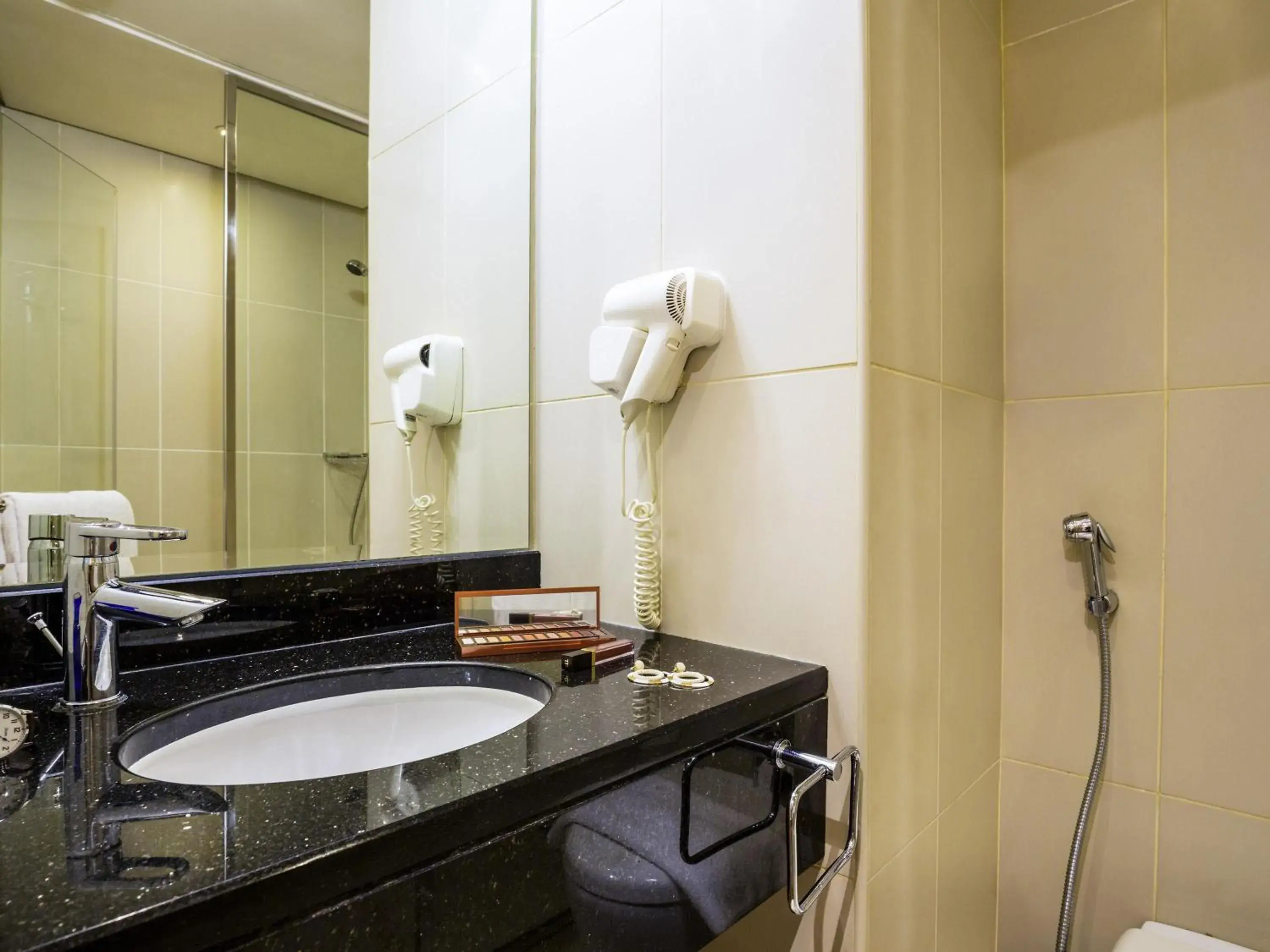 Standard Twin Room in ibis Mall Avenue Dubai Standard Twin Room in ibis Mall Avenue Dubai