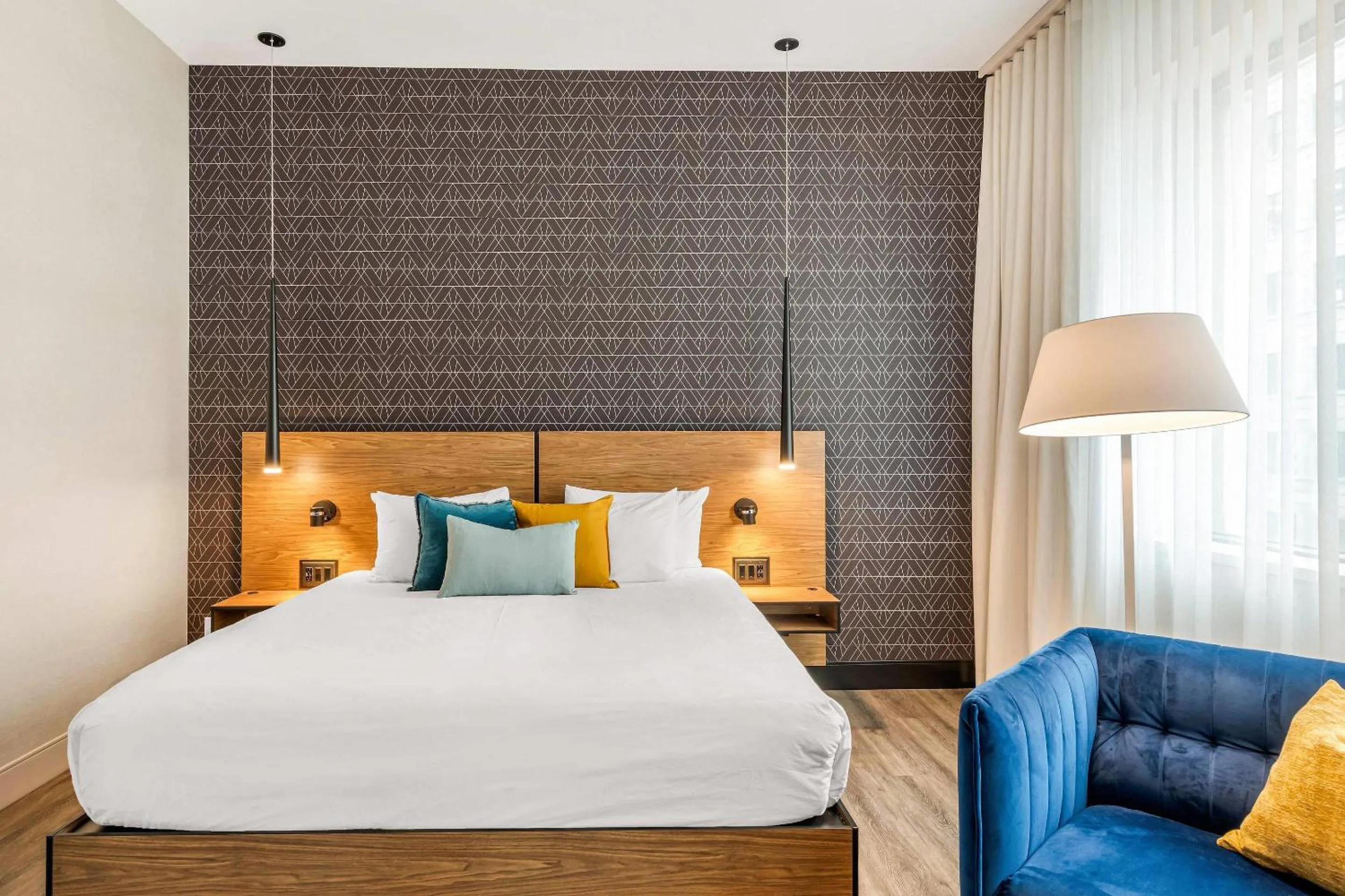 Bedroom, Bed in Hotel Royal William, an Ascend Collection Hotel