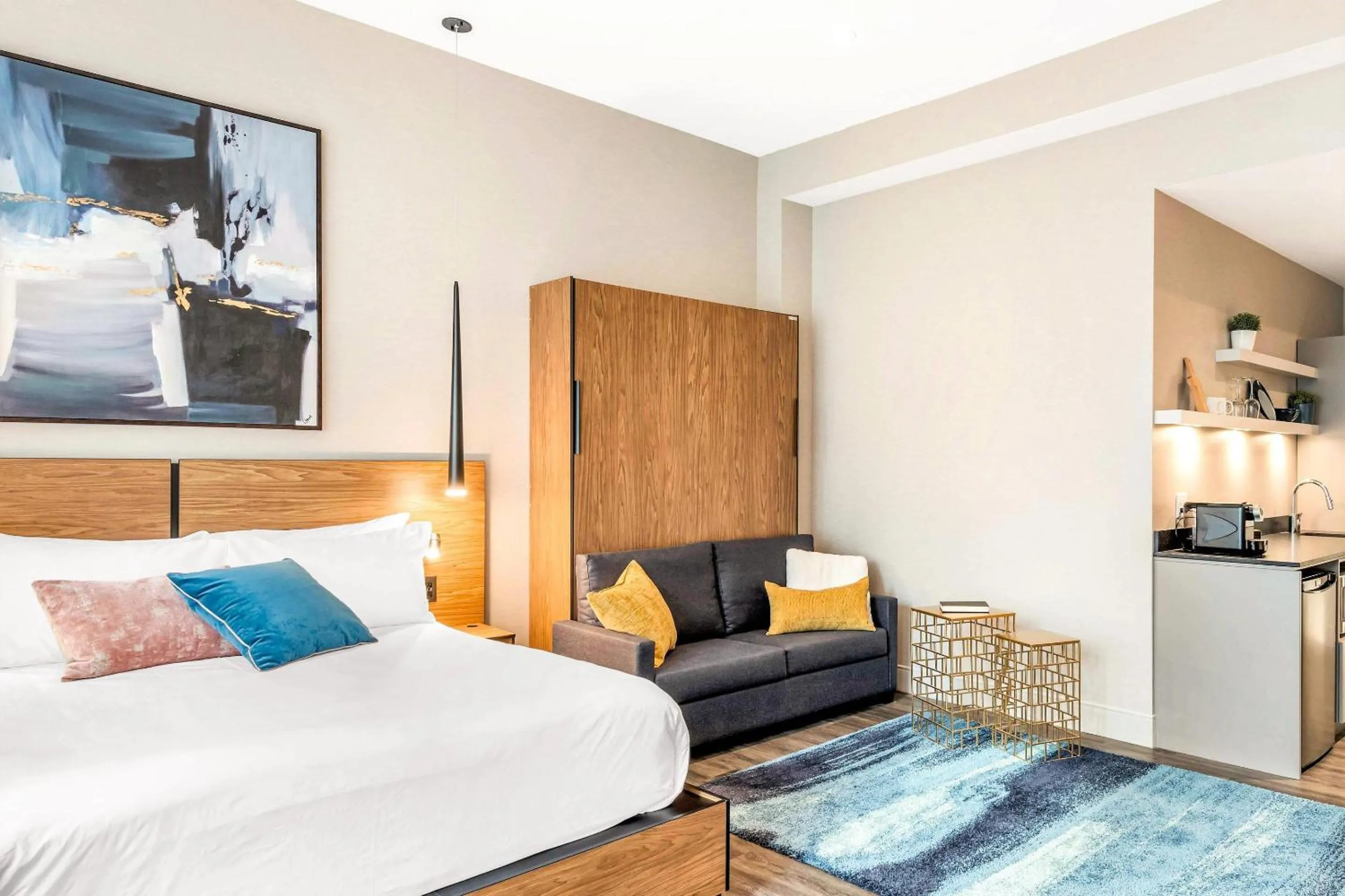 Bedroom, Bed in Hotel Royal William, an Ascend Collection Hotel