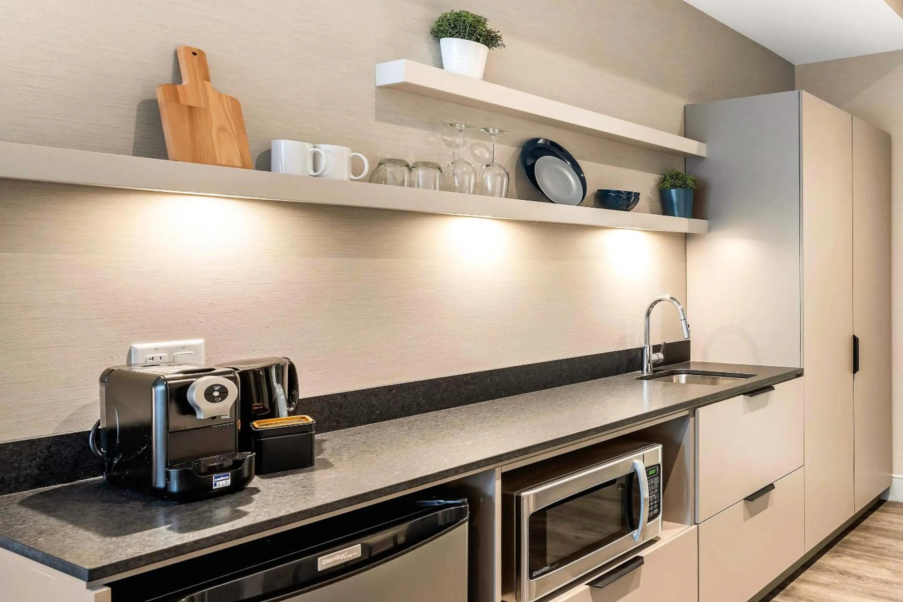 Bedroom in Hotel Royal William, an Ascend Collection Hotel