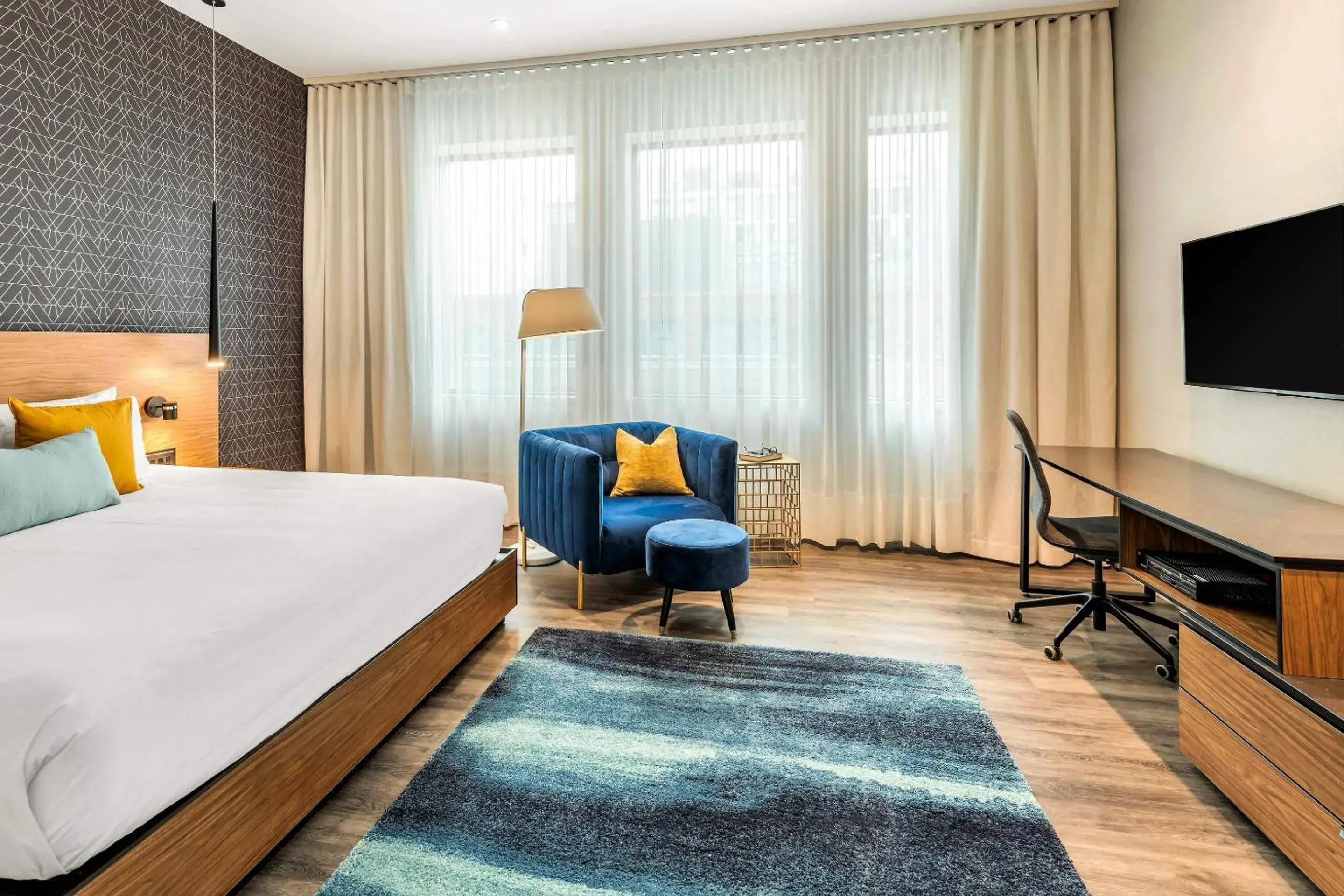 Superior King Room in Hotel Royal William, an Ascend Collection Hotel Superior King Room in Hotel Royal William, an Ascend Collection Hotel