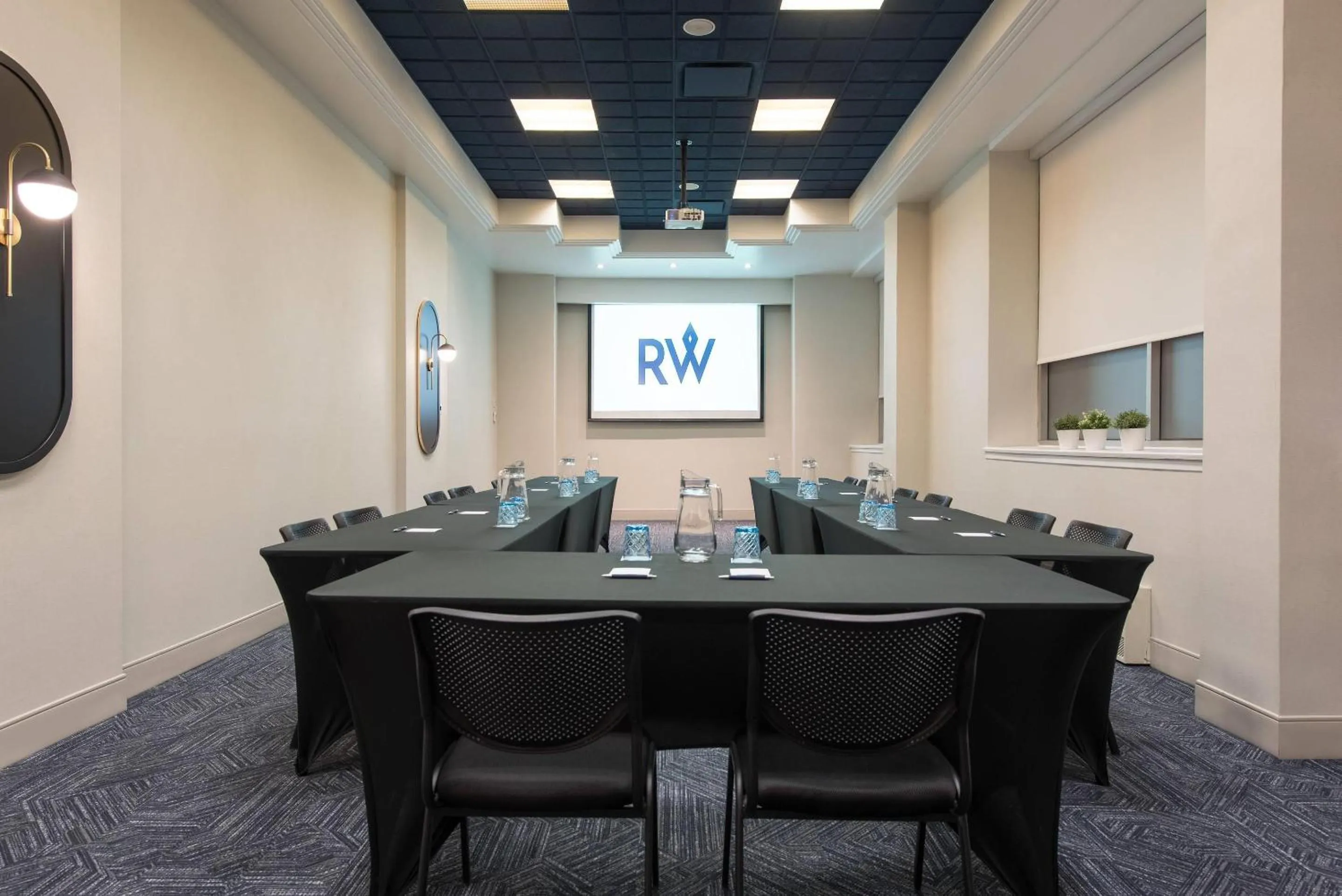 Meeting/conference room in Hotel Royal William, an Ascend Collection Hotel