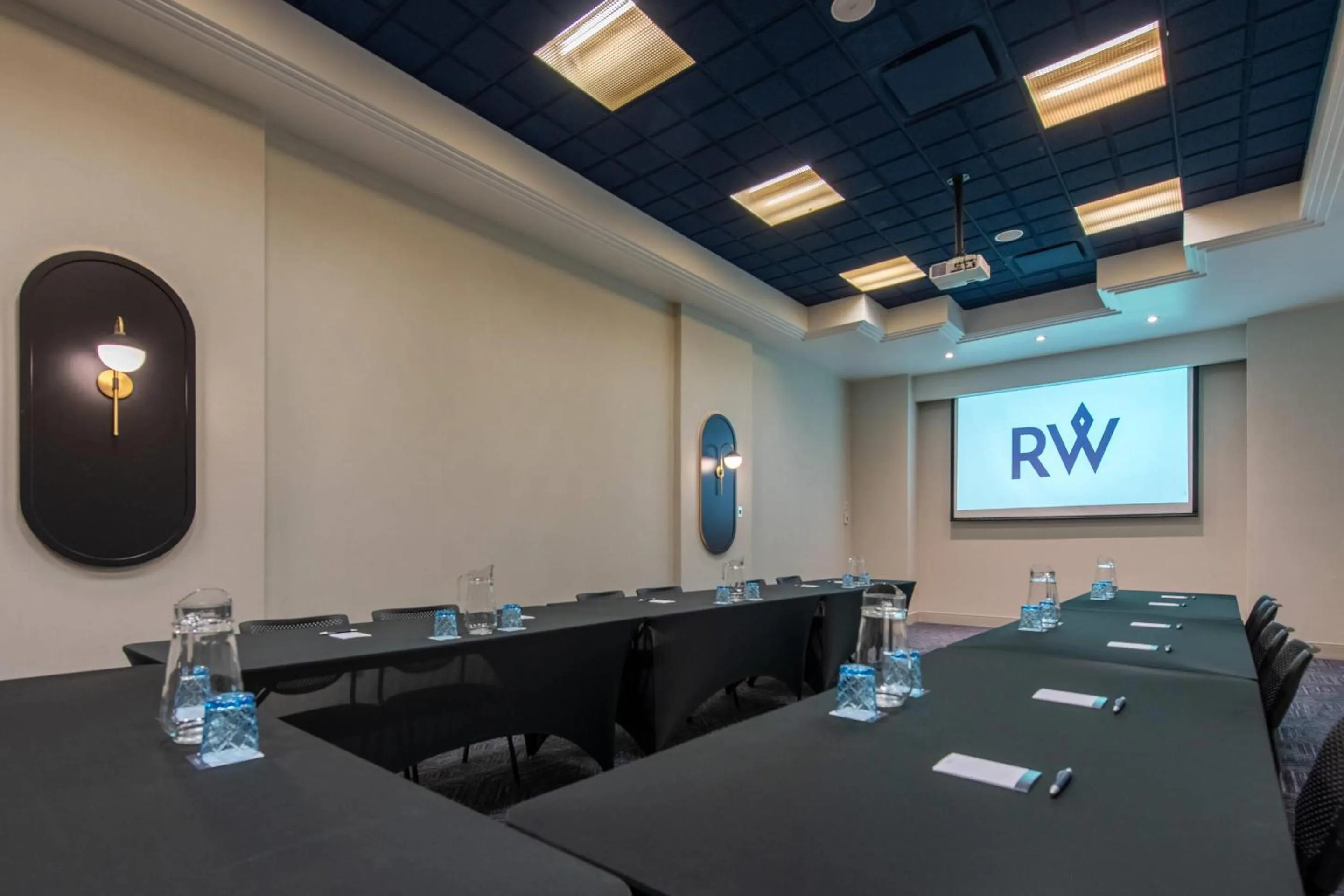 Meeting/conference room in Hotel Royal William, an Ascend Collection Hotel