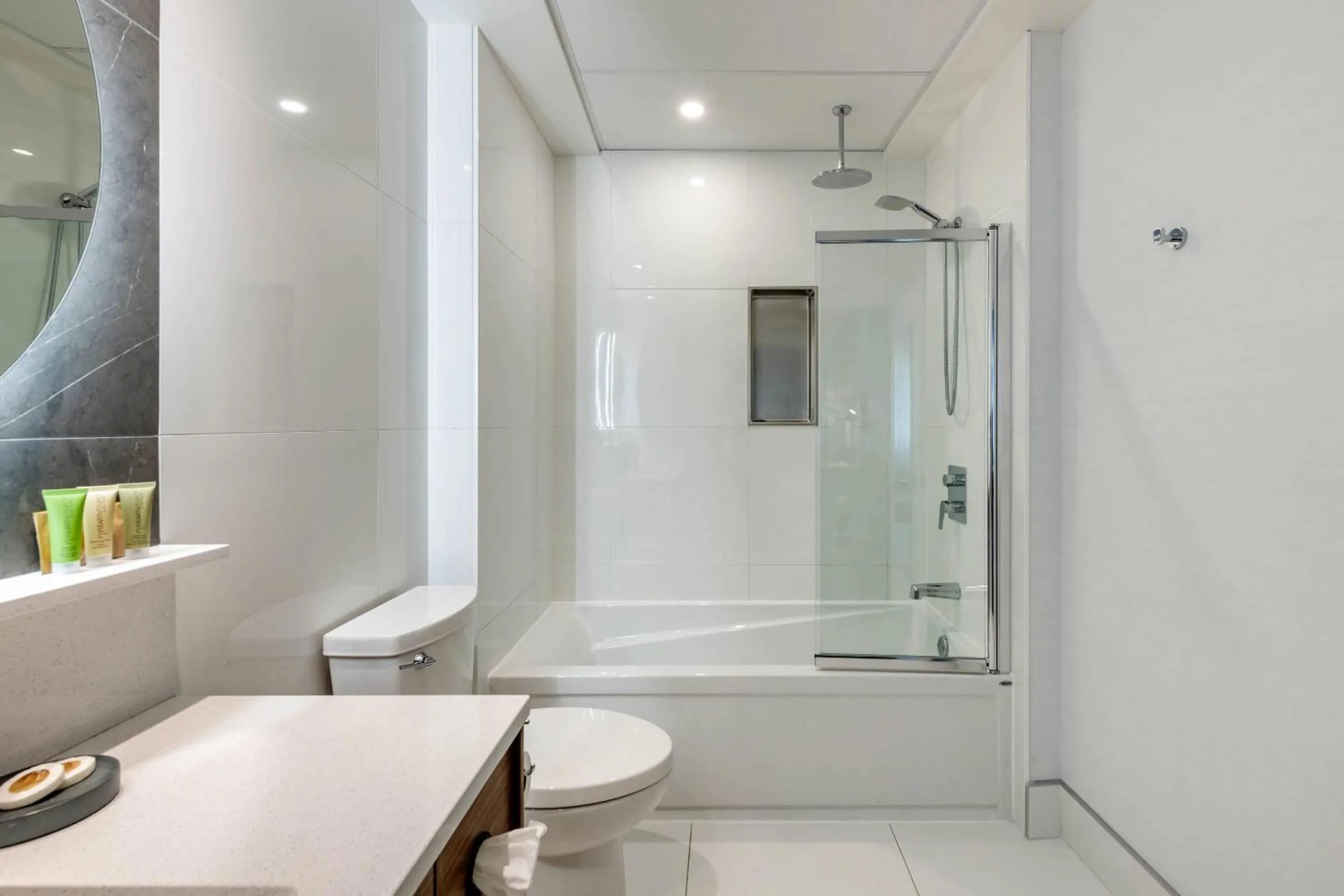 Bedroom in Hotel Royal William, an Ascend Collection Hotel