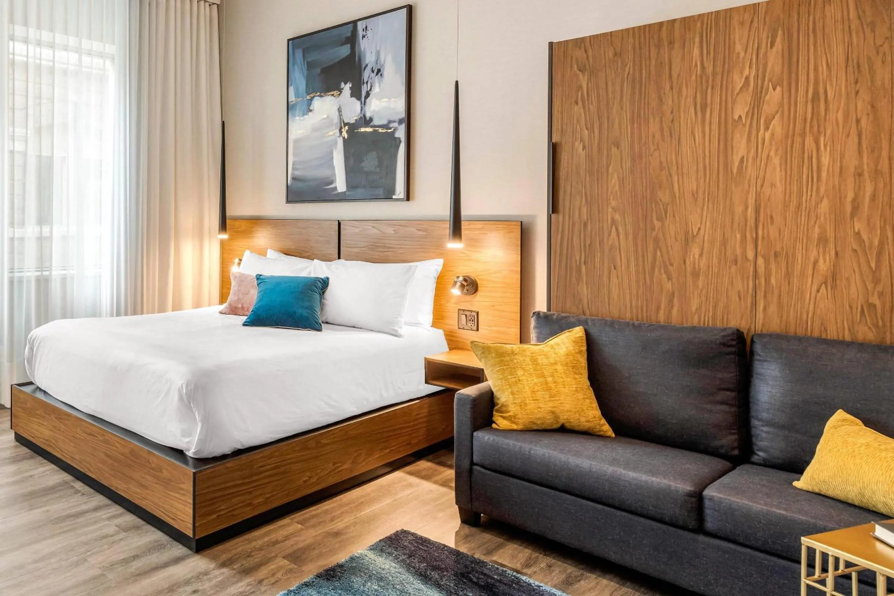 Bedroom, Bed in Hotel Royal William, an Ascend Collection Hotel