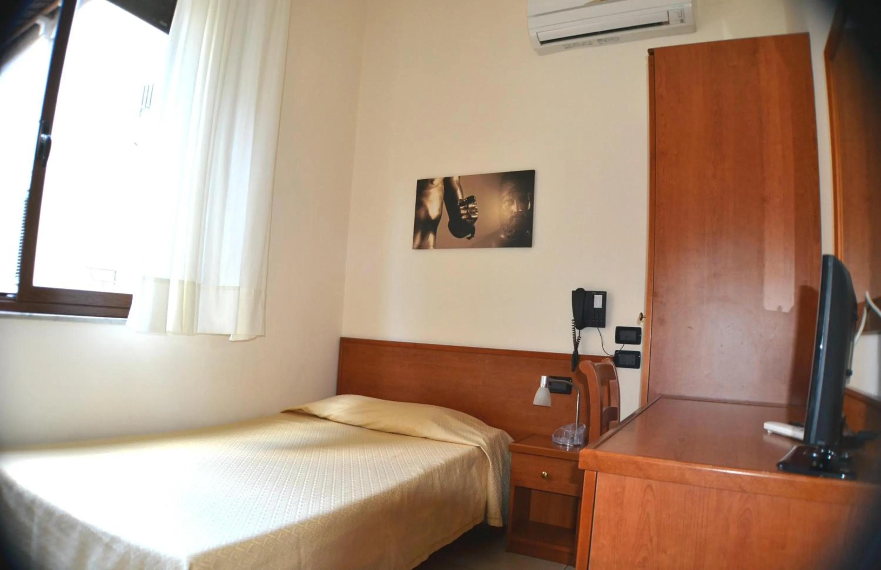 Shower, Bed in B&B Centrale Affittacamere