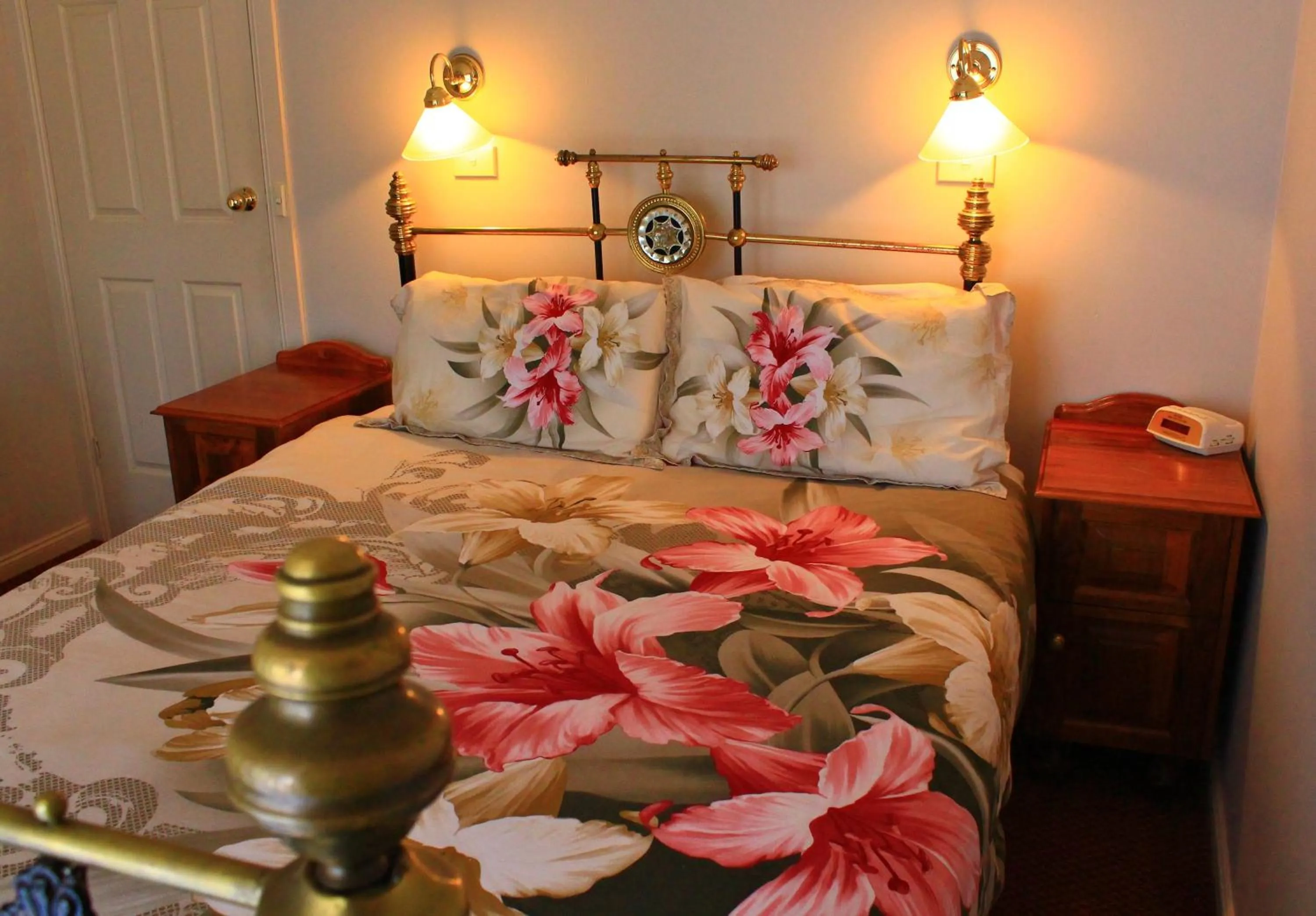 Bed in Hatchers Richmond Manor